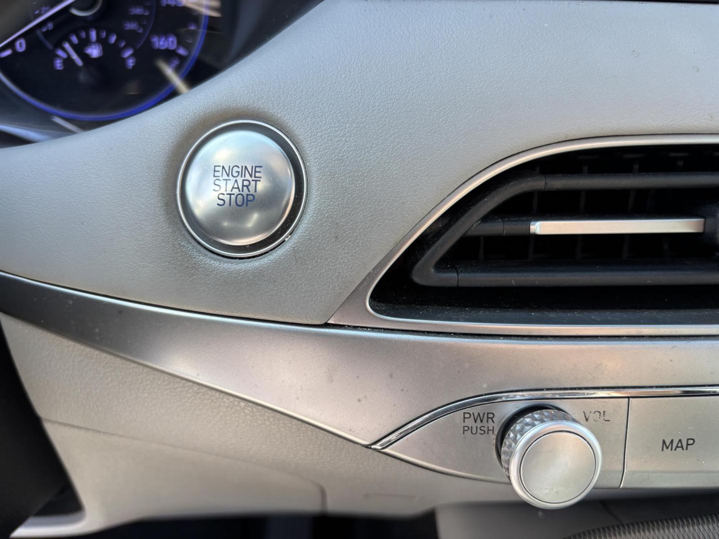 2020 GRAY /GRAY LEATHER Hyundai Palisade SEL AWD (KM8R4DHE8LU) with an 3.8L V6 DOHC 24V engine, 8A transmission, located at 11170 Summerlin Square Dr., Fort Myers Beach, FL, 33931, (239) 999-7777, 26.493546, -81.941628 - Photo#22