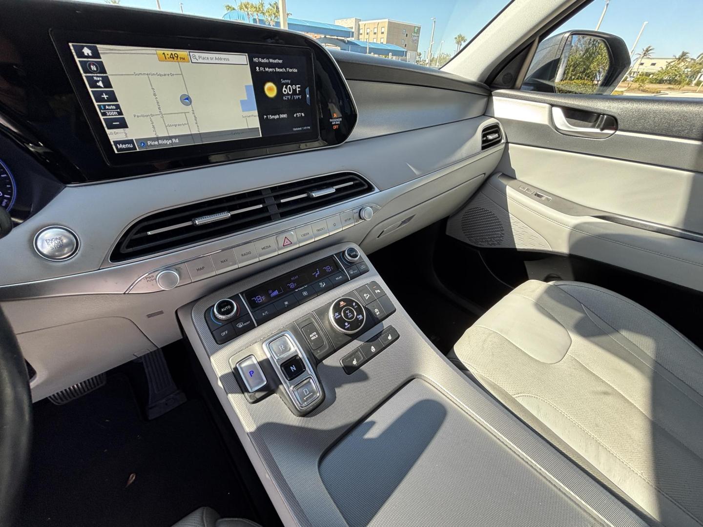 2020 GRAY /GRAY LEATHER Hyundai Palisade SEL AWD (KM8R4DHE8LU) with an 3.8L V6 DOHC 24V engine, 8A transmission, located at 11170 Summerlin Square Dr., Fort Myers Beach, FL, 33931, (239) 999-7777, 26.493546, -81.941628 - Photo#15