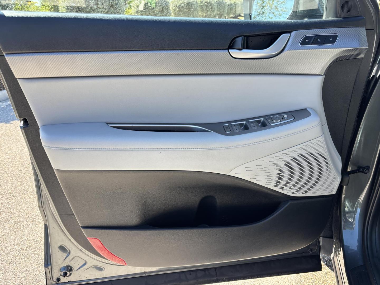 2020 GRAY /GRAY LEATHER Hyundai Palisade SEL AWD (KM8R4DHE8LU) with an 3.8L V6 DOHC 24V engine, 8A transmission, located at 11170 Summerlin Square Dr., Fort Myers Beach, FL, 33931, (239) 999-7777, 26.493546, -81.941628 - Photo#40