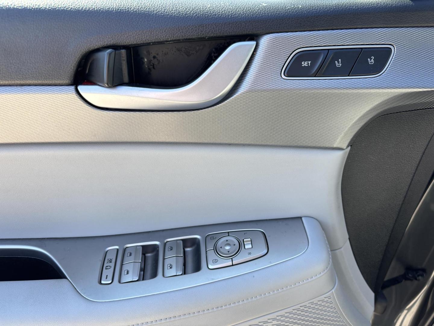 2020 GRAY /GRAY LEATHER Hyundai Palisade SEL AWD (KM8R4DHE8LU) with an 3.8L V6 DOHC 24V engine, 8A transmission, located at 11170 Summerlin Square Dr., Fort Myers Beach, FL, 33931, (239) 999-7777, 26.493546, -81.941628 - Photo#41