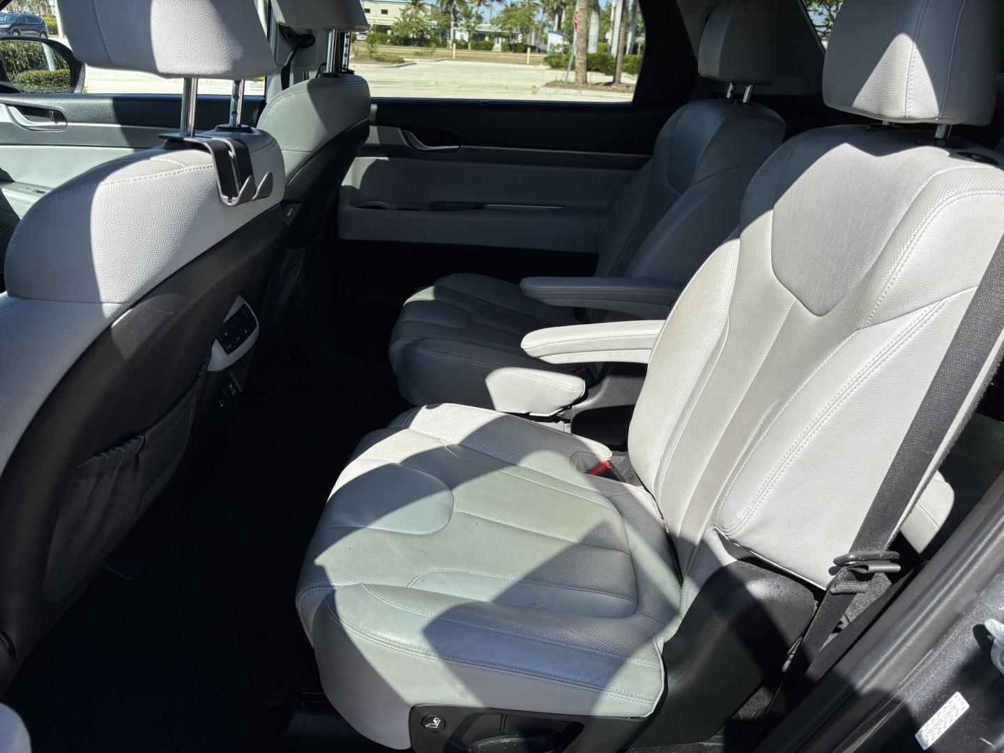 2020 GRAY /GRAY LEATHER Hyundai Palisade SEL AWD (KM8R4DHE8LU) with an 3.8L V6 DOHC 24V engine, 8A transmission, located at 11170 Summerlin Square Dr., Fort Myers Beach, FL, 33931, (239) 999-7777, 26.493546, -81.941628 - Photo#32