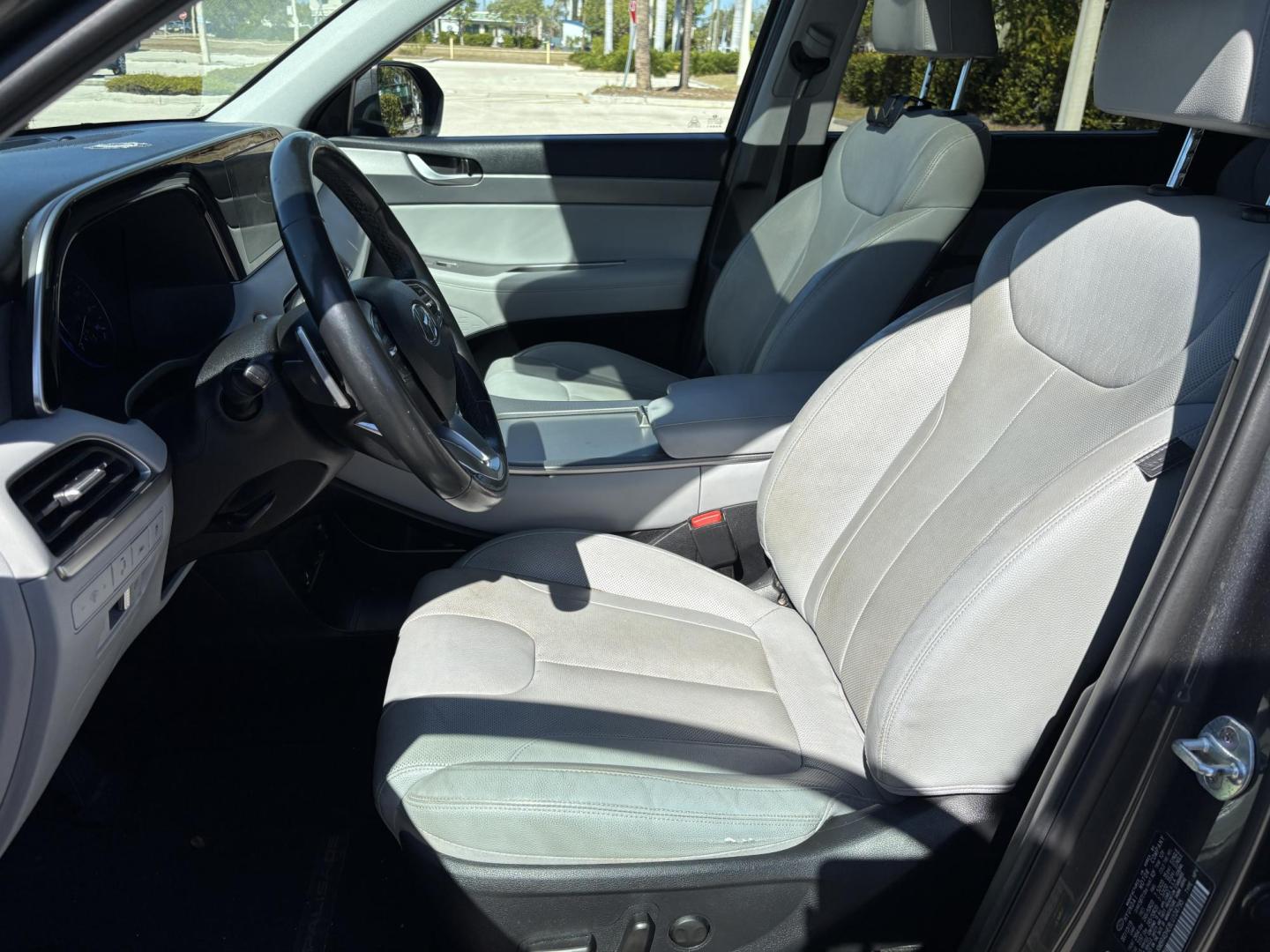 2020 GRAY /GRAY LEATHER Hyundai Palisade SEL AWD (KM8R4DHE8LU) with an 3.8L V6 DOHC 24V engine, 8A transmission, located at 11170 Summerlin Square Dr., Fort Myers Beach, FL, 33931, (239) 999-7777, 26.493546, -81.941628 - Photo#10
