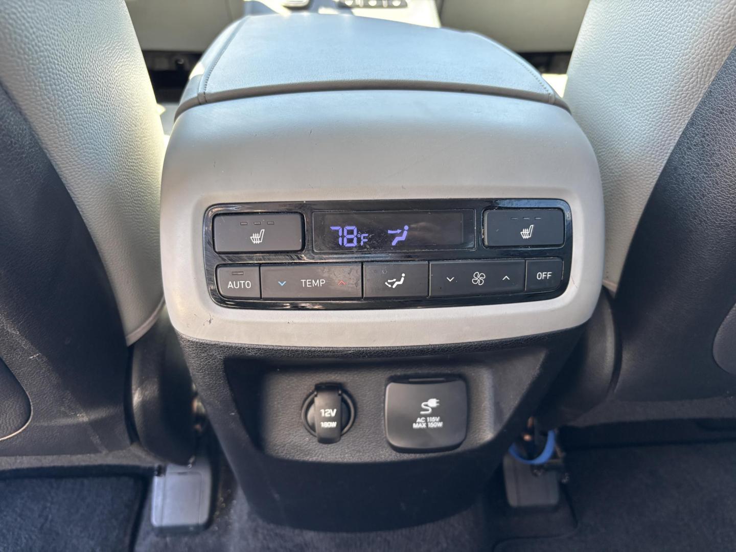 2020 GRAY /GRAY LEATHER Hyundai Palisade SEL AWD (KM8R4DHE8LU) with an 3.8L V6 DOHC 24V engine, 8A transmission, located at 11170 Summerlin Square Dr., Fort Myers Beach, FL, 33931, (239) 999-7777, 26.493546, -81.941628 - Photo#30