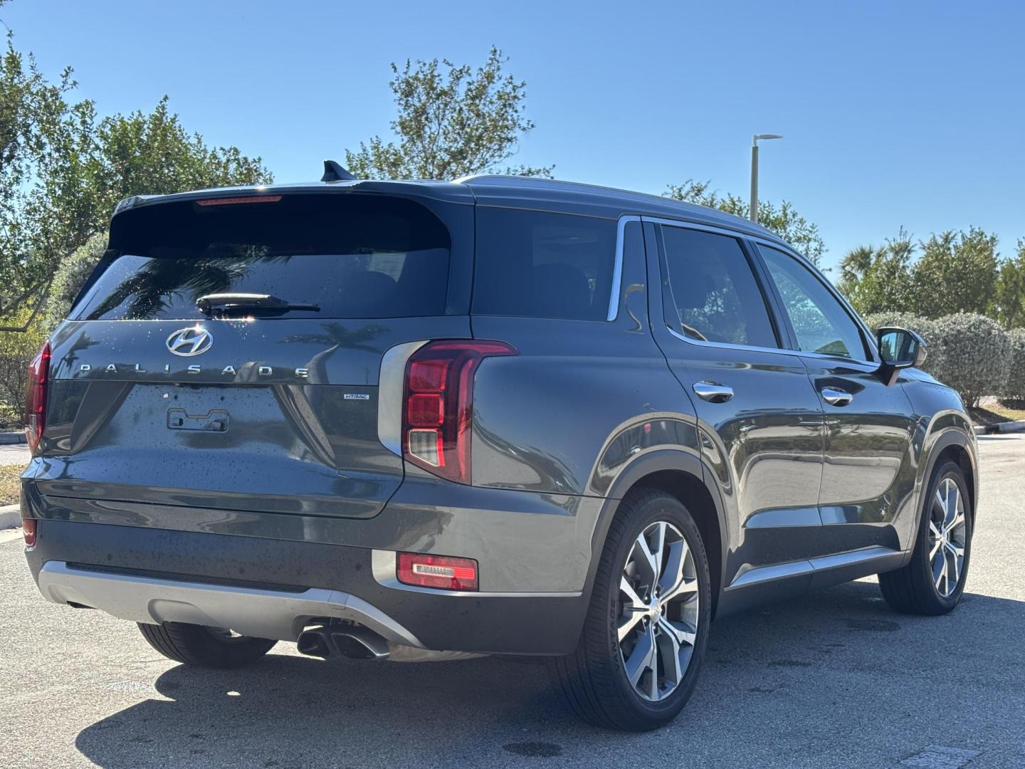 2020 GRAY /GRAY LEATHER Hyundai Palisade SEL AWD (KM8R4DHE8LU) with an 3.8L V6 DOHC 24V engine, 8A transmission, located at 11170 Summerlin Square Dr., Fort Myers Beach, FL, 33931, (239) 999-7777, 26.493546, -81.941628 - Photo#7