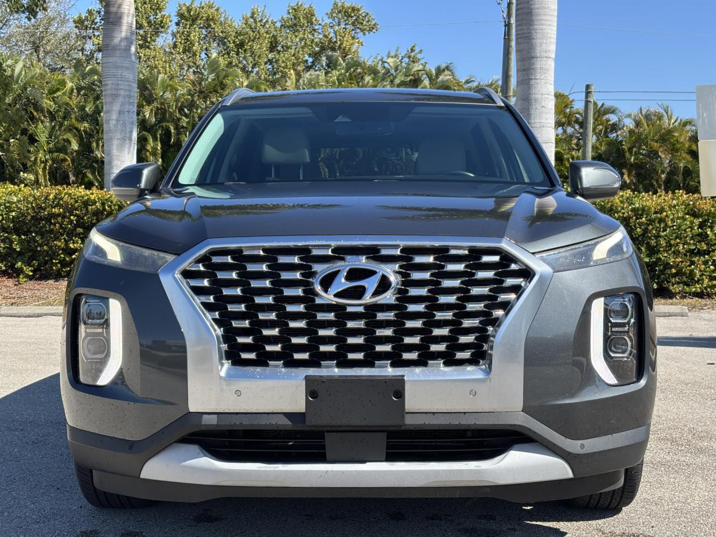 2020 GRAY /GRAY LEATHER Hyundai Palisade SEL AWD (KM8R4DHE8LU) with an 3.8L V6 DOHC 24V engine, 8A transmission, located at 11170 Summerlin Square Dr., Fort Myers Beach, FL, 33931, (239) 999-7777, 26.493546, -81.941628 - Photo#2