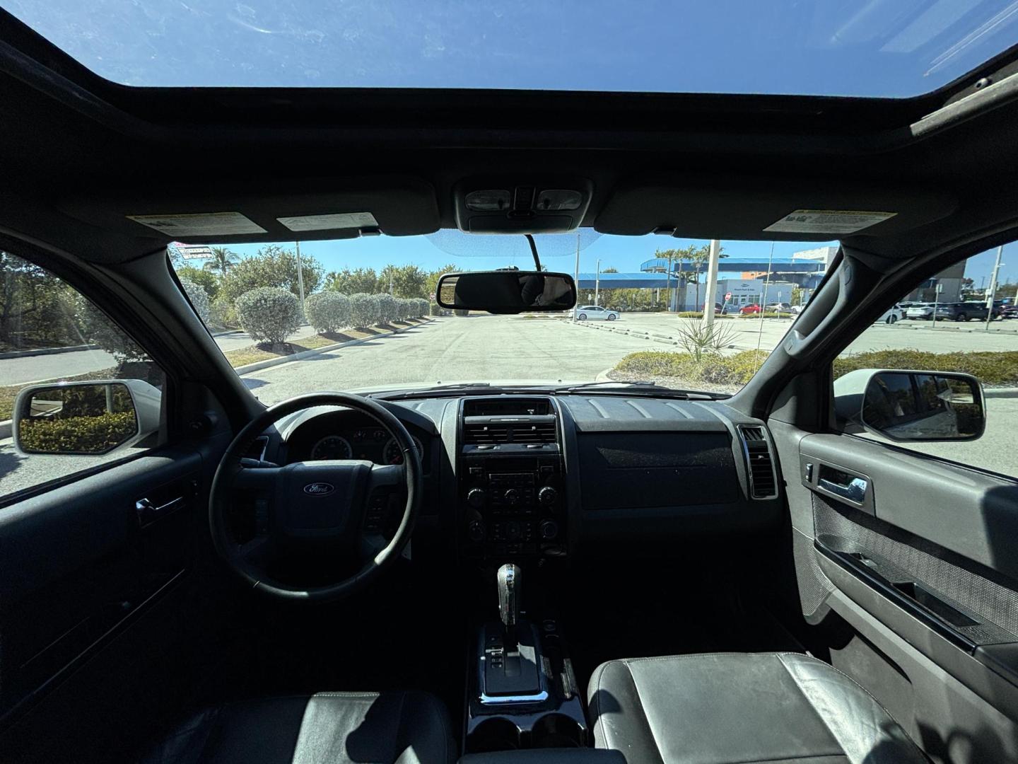 2011 WHITE /BLACK LEATHER Ford Escape Limited FWD (1FMCU0EG6BK) with an 3.0L V6 DOHC 24V engine, 6-Speed Automatic transmission, located at 11170 Summerlin Square Dr., Fort Myers Beach, FL, 33931, (239) 999-7777, 26.493546, -81.941628 - Photo#9