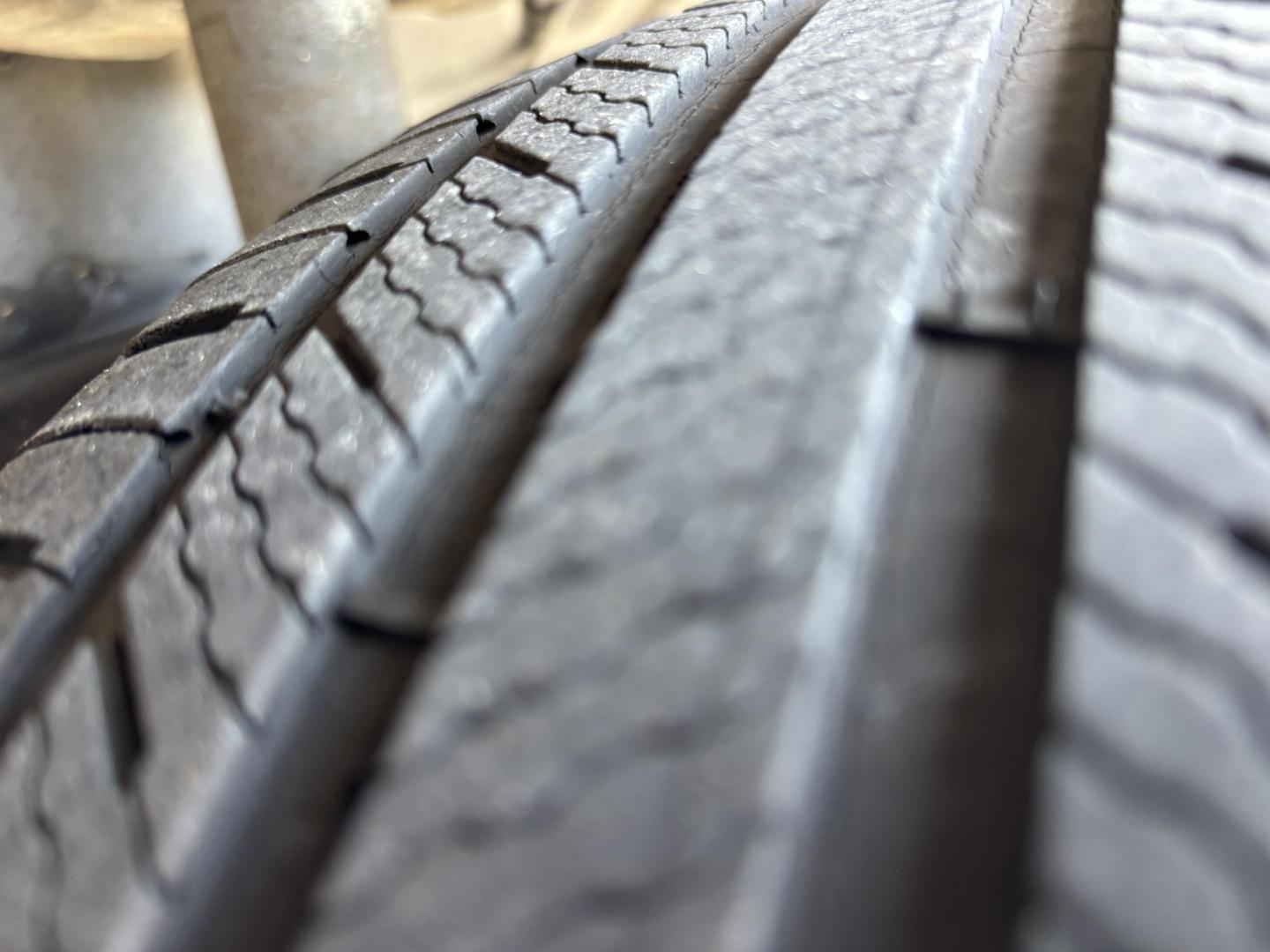 2011 WHITE /BLACK LEATHER Ford Escape Limited FWD (1FMCU0EG6BK) with an 3.0L V6 DOHC 24V engine, 6-Speed Automatic transmission, located at 11170 Summerlin Square Dr., Fort Myers Beach, FL, 33931, (239) 999-7777, 26.493546, -81.941628 - Photo#29