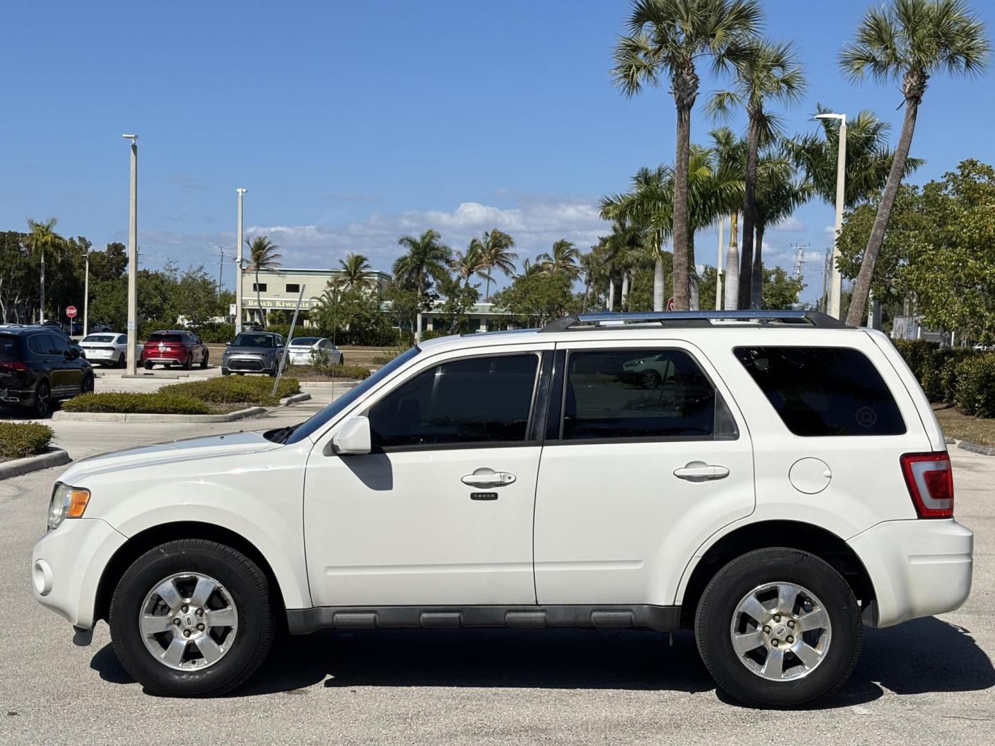 2011 WHITE /BLACK LEATHER Ford Escape Limited FWD (1FMCU0EG6BK) with an 3.0L V6 DOHC 24V engine, 6-Speed Automatic transmission, located at 11170 Summerlin Square Dr., Fort Myers Beach, FL, 33931, (239) 999-7777, 26.493546, -81.941628 - Photo#8