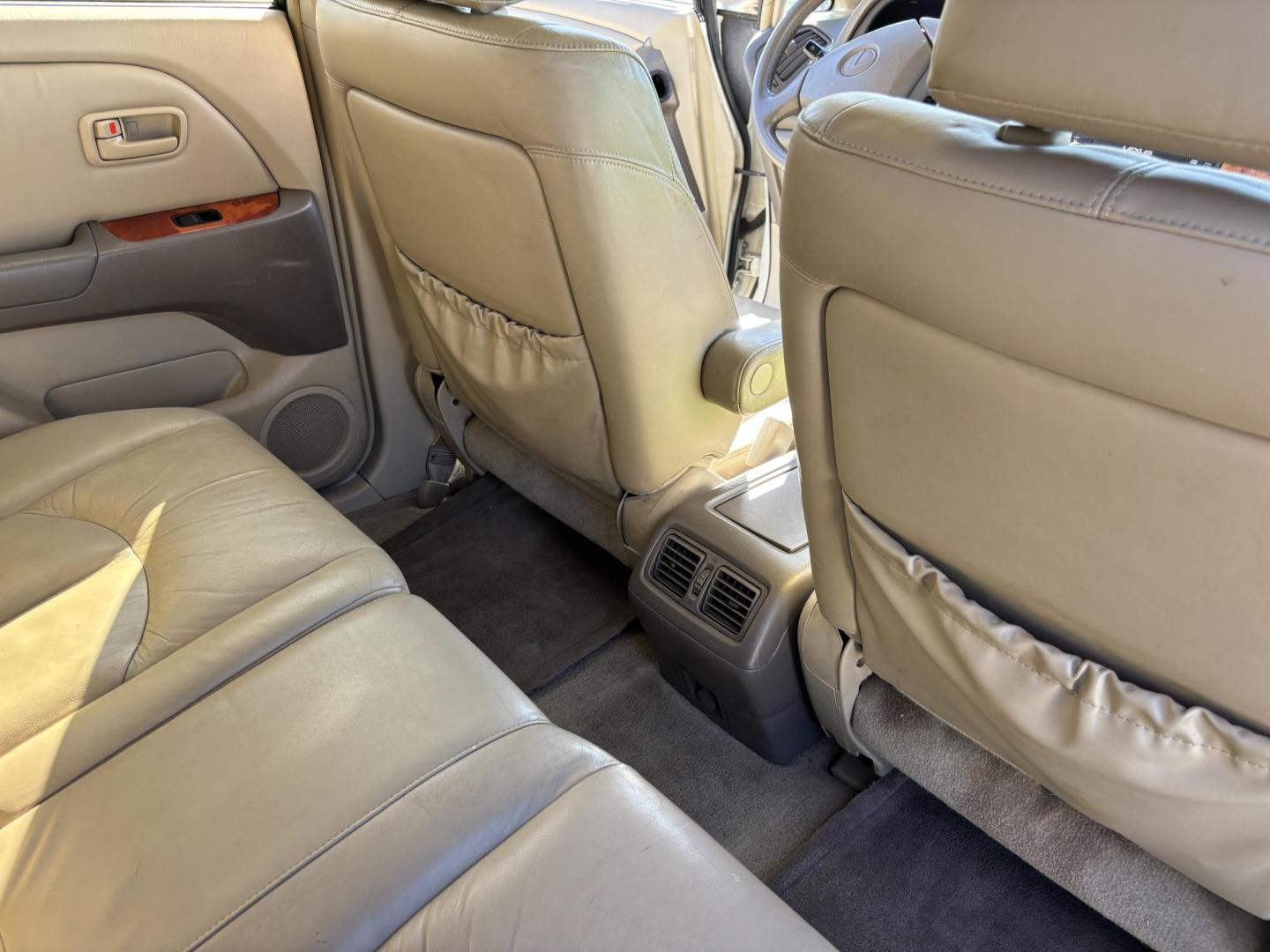 1999 WHITE /BEIGE LEATHER Lexus RX 300 AWD (JT6HF10U6X0) with an 3.0L V6 DOHC 24V engine, 4-Speed Automatic Overdrive transmission, located at 11170 Summerlin Square Dr., Fort Myers Beach, FL, 33931, (239) 999-7777, 26.493546, -81.941628 - Photo#18