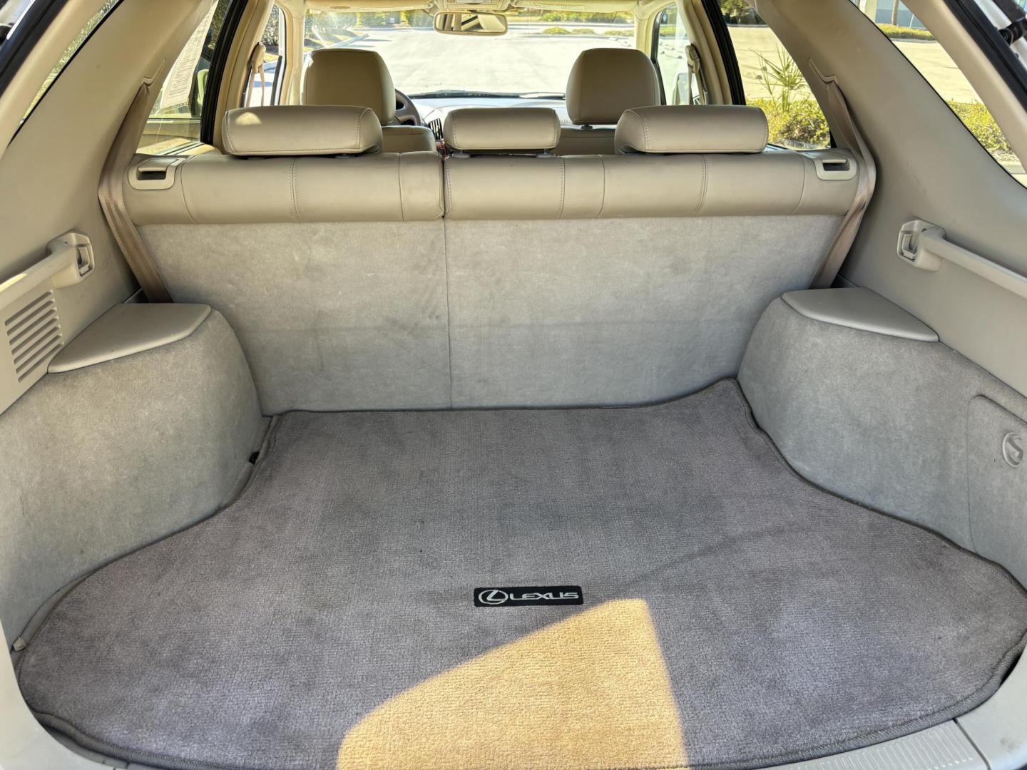 1999 WHITE /BEIGE LEATHER Lexus RX 300 AWD (JT6HF10U6X0) with an 3.0L V6 DOHC 24V engine, 4-Speed Automatic Overdrive transmission, located at 11170 Summerlin Square Dr., Fort Myers Beach, FL, 33931, (239) 999-7777, 26.493546, -81.941628 - Photo#20