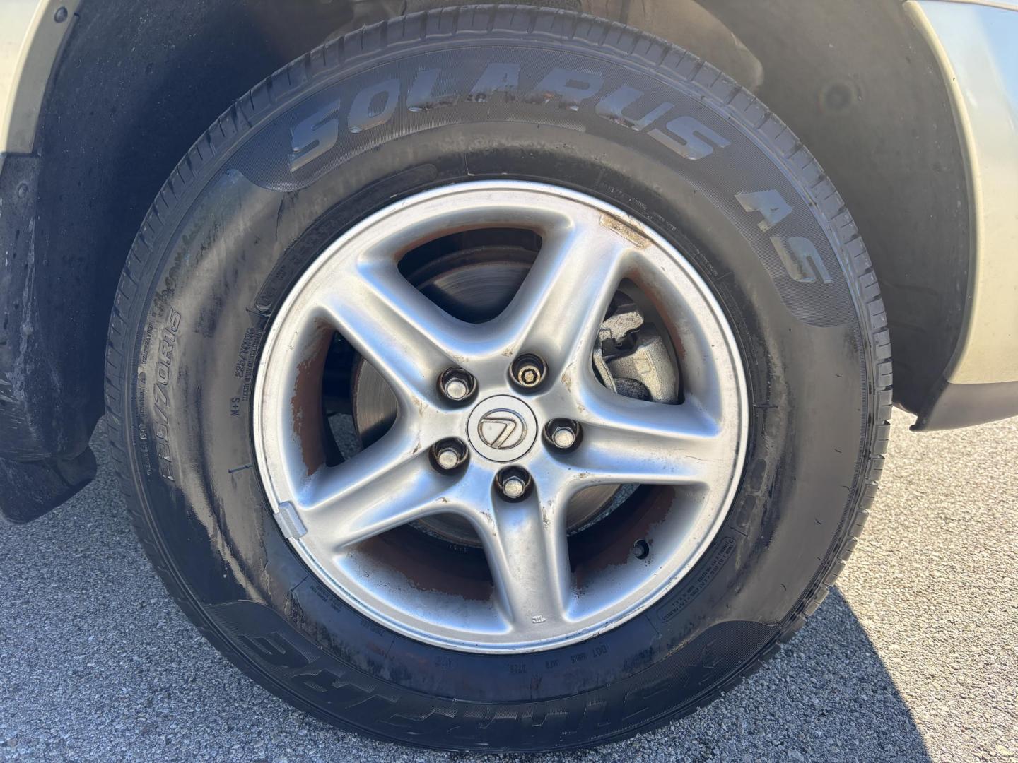 1999 WHITE /BEIGE LEATHER Lexus RX 300 AWD (JT6HF10U6X0) with an 3.0L V6 DOHC 24V engine, 4-Speed Automatic Overdrive transmission, located at 11170 Summerlin Square Dr., Fort Myers Beach, FL, 33931, (239) 999-7777, 26.493546, -81.941628 - Photo#31