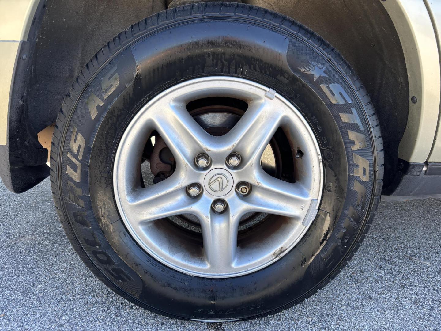 1999 WHITE /BEIGE LEATHER Lexus RX 300 AWD (JT6HF10U6X0) with an 3.0L V6 DOHC 24V engine, 4-Speed Automatic Overdrive transmission, located at 11170 Summerlin Square Dr., Fort Myers Beach, FL, 33931, (239) 999-7777, 26.493546, -81.941628 - Photo#32