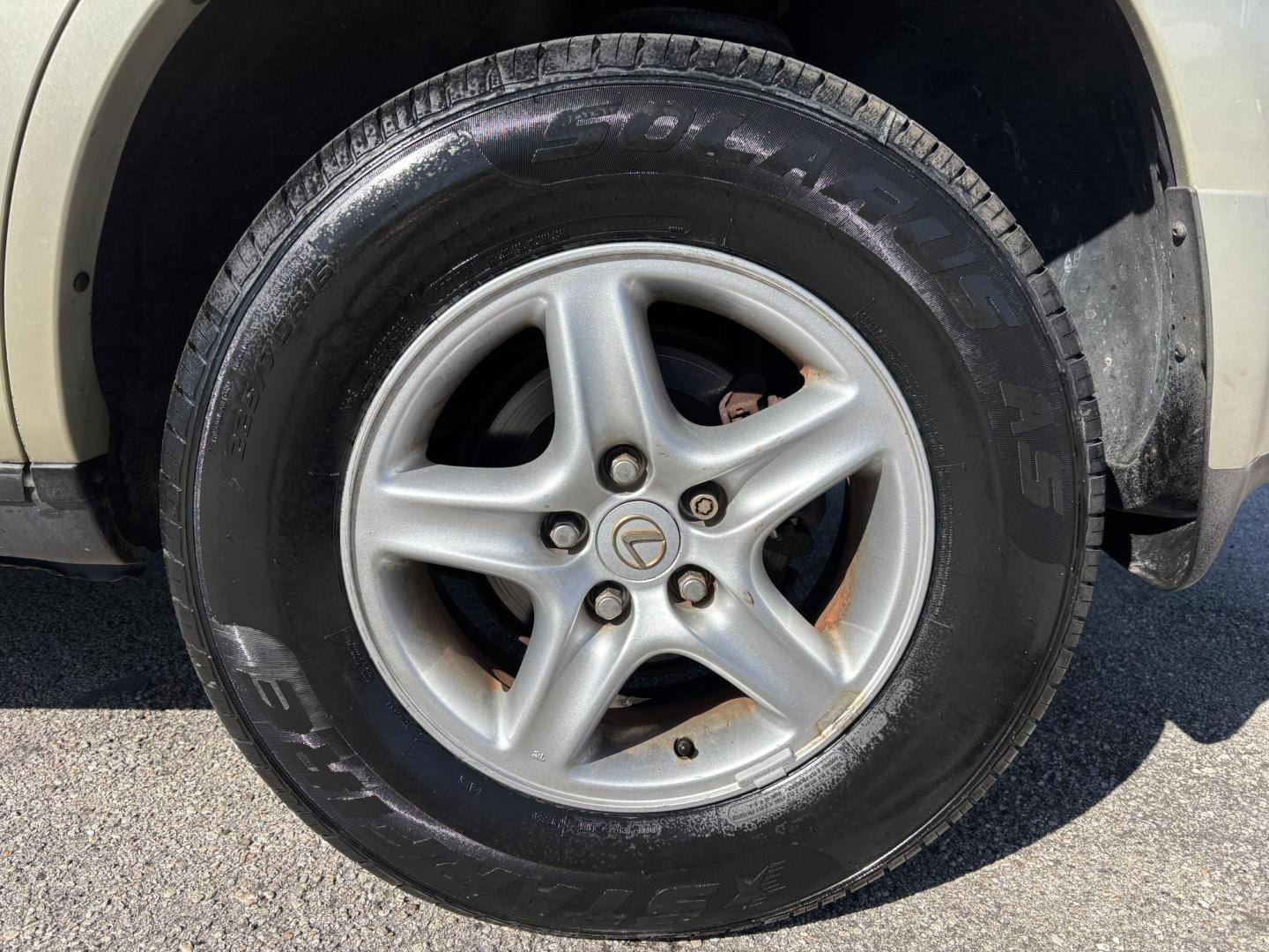 1999 WHITE /BEIGE LEATHER Lexus RX 300 AWD (JT6HF10U6X0) with an 3.0L V6 DOHC 24V engine, 4-Speed Automatic Overdrive transmission, located at 11170 Summerlin Square Dr., Fort Myers Beach, FL, 33931, (239) 999-7777, 26.493546, -81.941628 - Photo#33