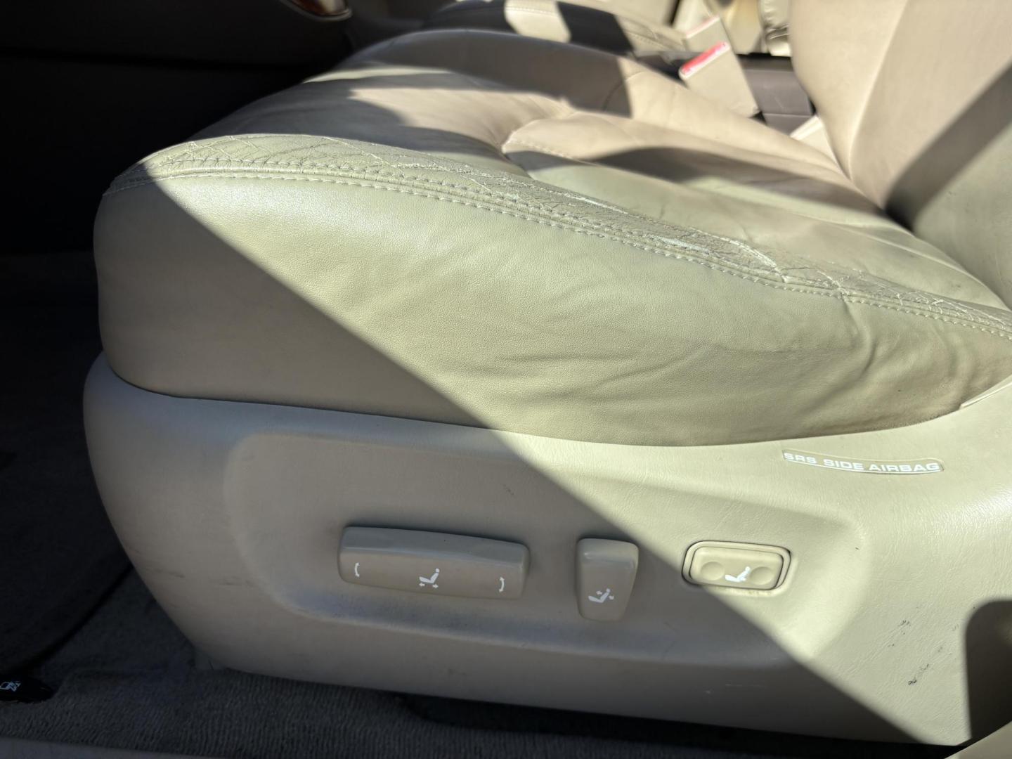 1999 WHITE /BEIGE LEATHER Lexus RX 300 AWD (JT6HF10U6X0) with an 3.0L V6 DOHC 24V engine, 4-Speed Automatic Overdrive transmission, located at 11170 Summerlin Square Dr., Fort Myers Beach, FL, 33931, (239) 999-7777, 26.493546, -81.941628 - Photo#12