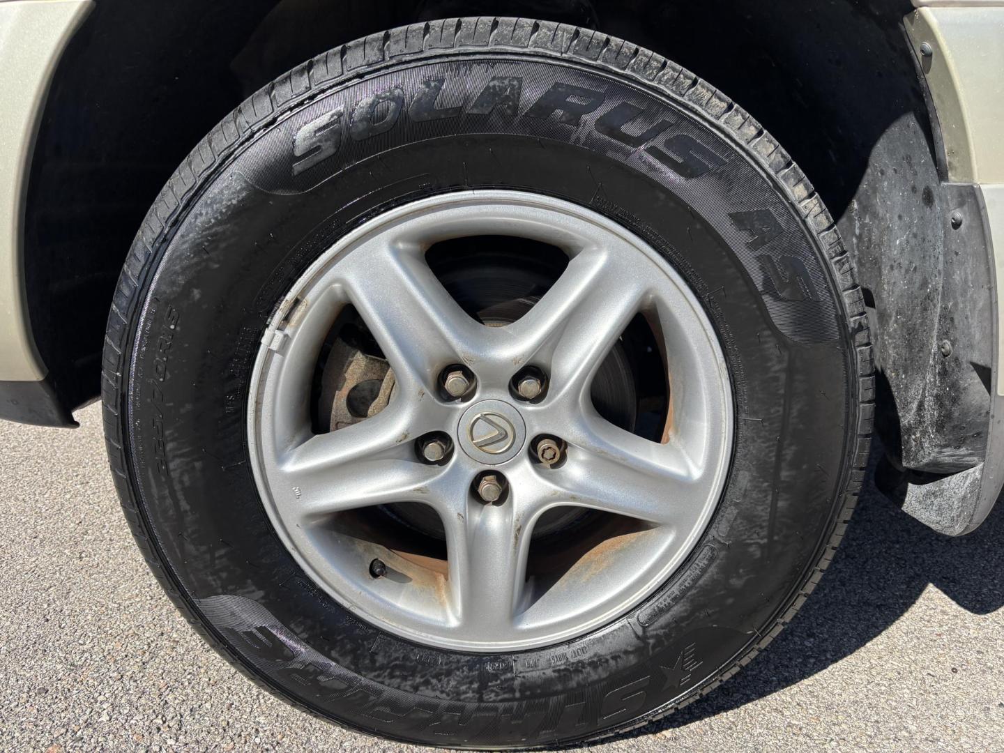 1999 WHITE /BEIGE LEATHER Lexus RX 300 AWD (JT6HF10U6X0) with an 3.0L V6 DOHC 24V engine, 4-Speed Automatic Overdrive transmission, located at 11170 Summerlin Square Dr., Fort Myers Beach, FL, 33931, (239) 999-7777, 26.493546, -81.941628 - Photo#34