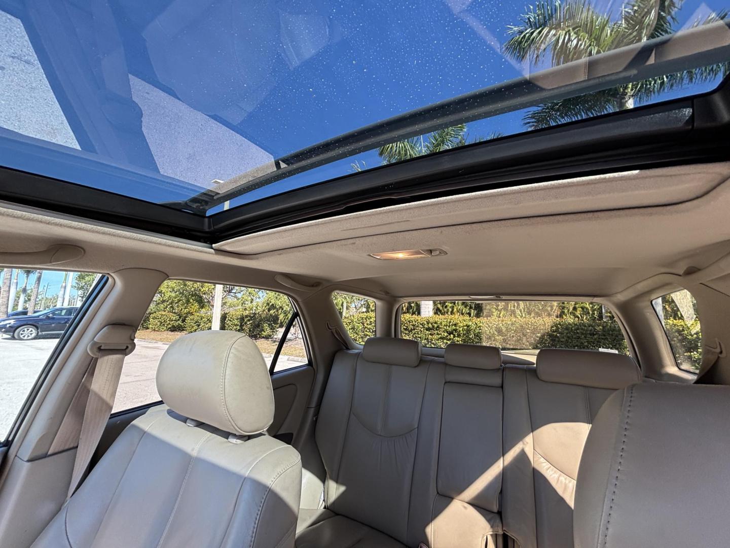 1999 WHITE /BEIGE LEATHER Lexus RX 300 AWD (JT6HF10U6X0) with an 3.0L V6 DOHC 24V engine, 4-Speed Automatic Overdrive transmission, located at 11170 Summerlin Square Dr., Fort Myers Beach, FL, 33931, (239) 999-7777, 26.493546, -81.941628 - Photo#10