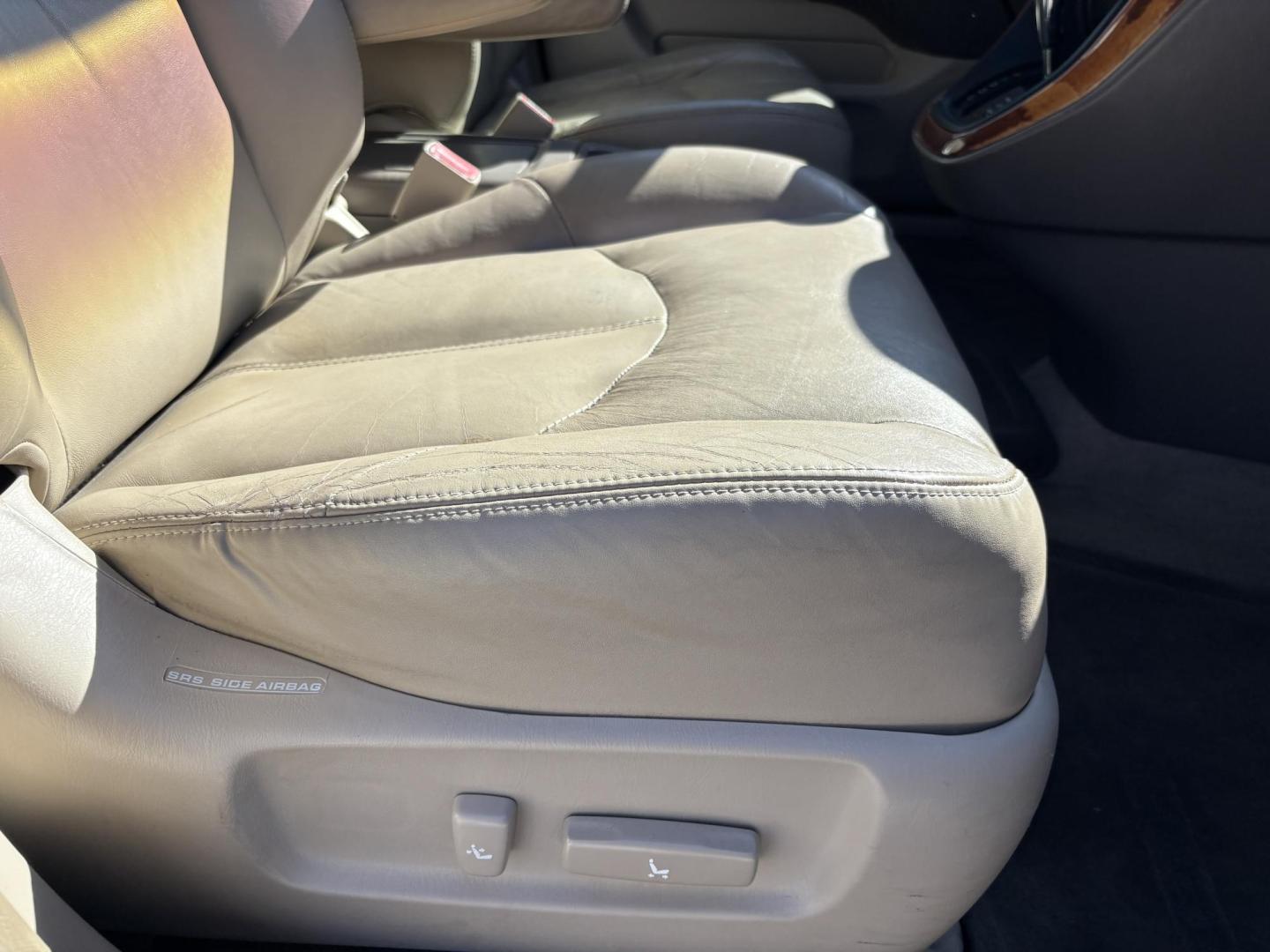 1999 WHITE /BEIGE LEATHER Lexus RX 300 AWD (JT6HF10U6X0) with an 3.0L V6 DOHC 24V engine, 4-Speed Automatic Overdrive transmission, located at 11170 Summerlin Square Dr., Fort Myers Beach, FL, 33931, (239) 999-7777, 26.493546, -81.941628 - Photo#16