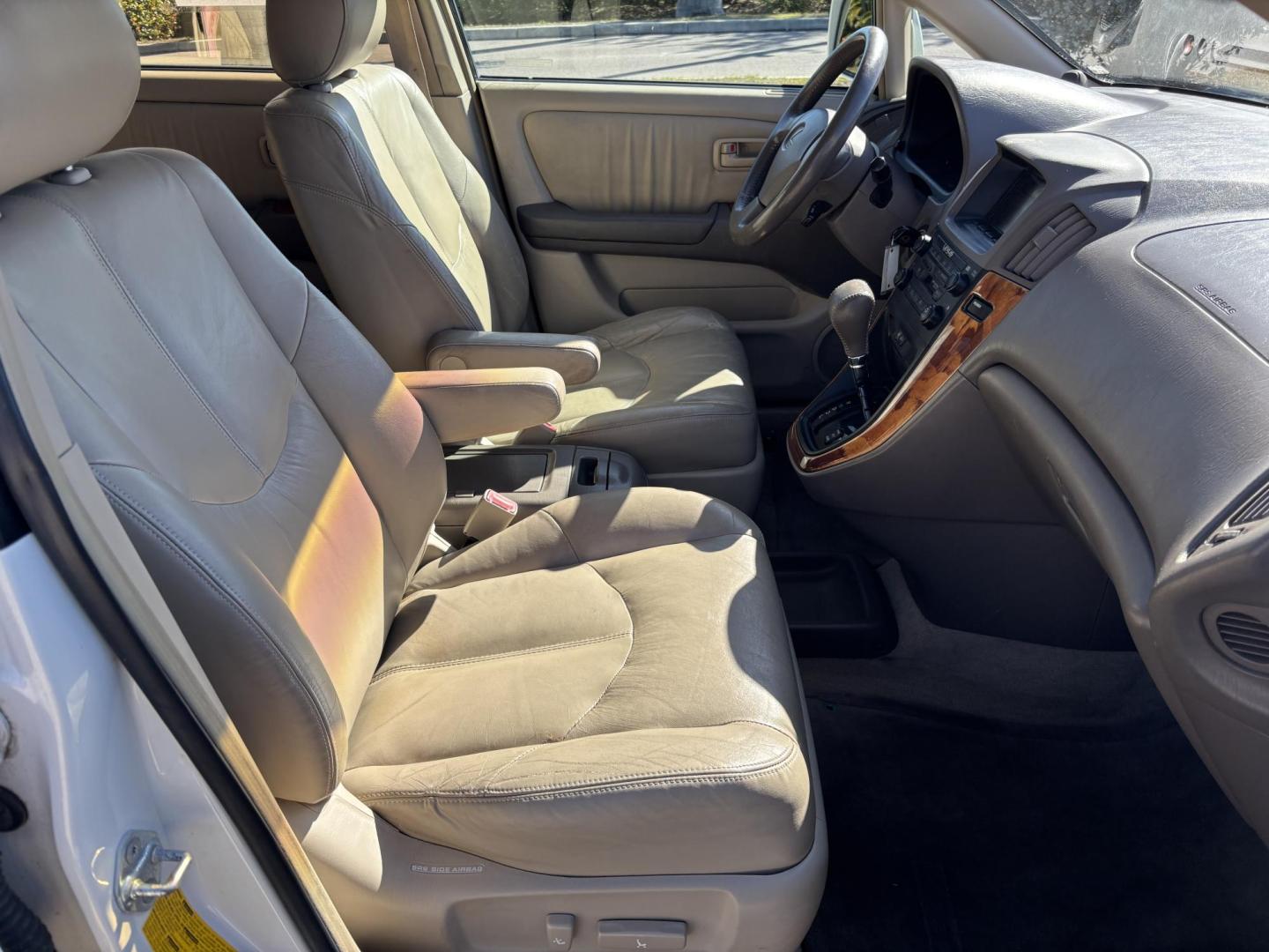 1999 WHITE /BEIGE LEATHER Lexus RX 300 AWD (JT6HF10U6X0) with an 3.0L V6 DOHC 24V engine, 4-Speed Automatic Overdrive transmission, located at 11170 Summerlin Square Dr., Fort Myers Beach, FL, 33931, (239) 999-7777, 26.493546, -81.941628 - Photo#15