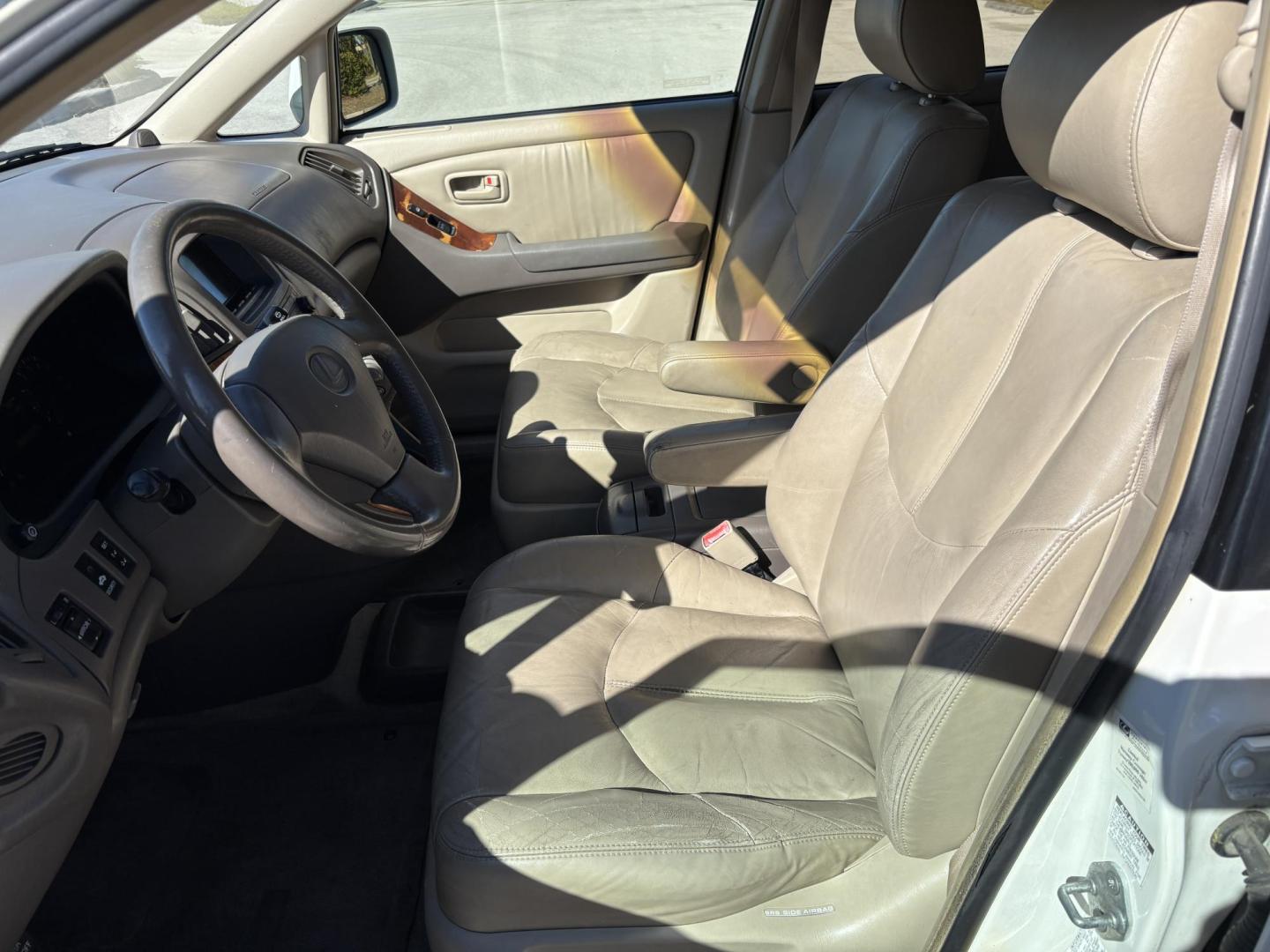 1999 WHITE /BEIGE LEATHER Lexus RX 300 AWD (JT6HF10U6X0) with an 3.0L V6 DOHC 24V engine, 4-Speed Automatic Overdrive transmission, located at 11170 Summerlin Square Dr., Fort Myers Beach, FL, 33931, (239) 999-7777, 26.493546, -81.941628 - Photo#11