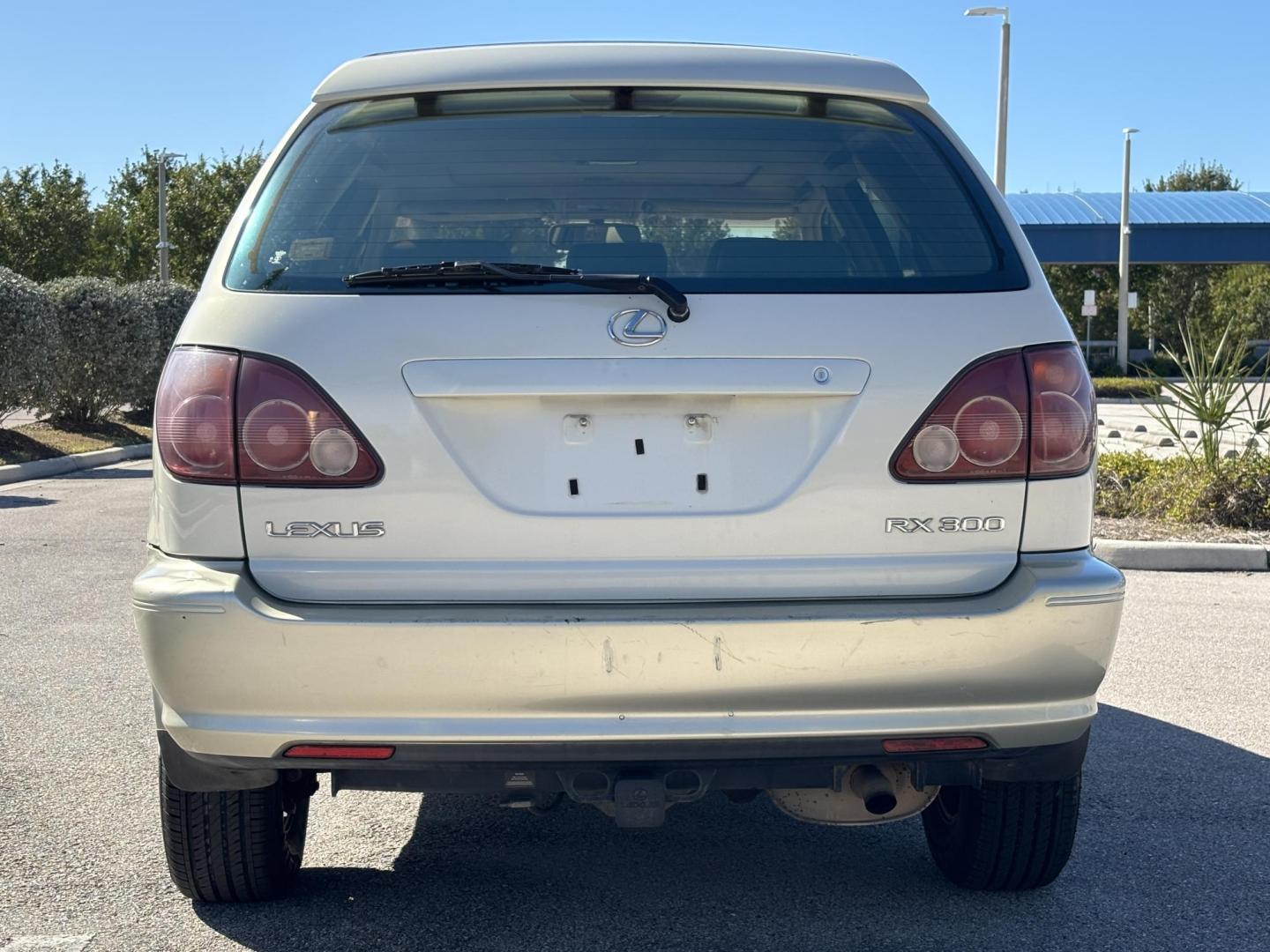 1999 WHITE /BEIGE LEATHER Lexus RX 300 AWD (JT6HF10U6X0) with an 3.0L V6 DOHC 24V engine, 4-Speed Automatic Overdrive transmission, located at 11170 Summerlin Square Dr., Fort Myers Beach, FL, 33931, (239) 999-7777, 26.493546, -81.941628 - Photo#6