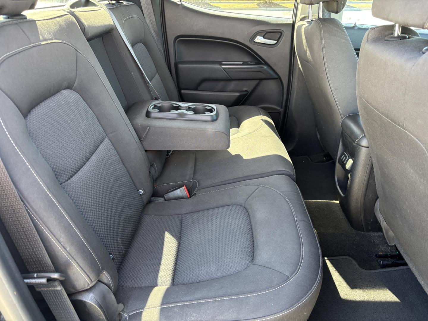 2018 BLACK /BLACK Chevrolet Colorado LT Crew Cab 4WD Long Box (1GCGTCEN7J1) with an 3.6L V6 DOHC 24V GAS engine, 6A transmission, located at 11170 Summerlin Square Dr., Fort Myers Beach, FL, 33931, (239) 999-7777, 26.493546, -81.941628 - Carfax 1 Owner - Photo#20