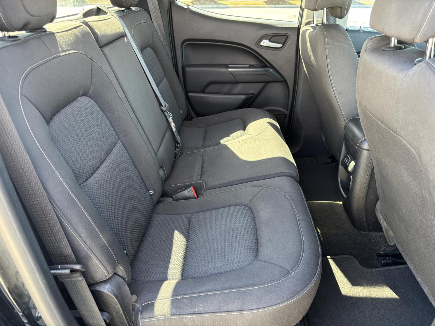 2018 BLACK /BLACK Chevrolet Colorado LT Crew Cab 4WD Long Box (1GCGTCEN7J1) with an 3.6L V6 DOHC 24V GAS engine, 6A transmission, located at 11170 Summerlin Square Dr., Fort Myers Beach, FL, 33931, (239) 999-7777, 26.493546, -81.941628 - Carfax 1 Owner - Photo#19