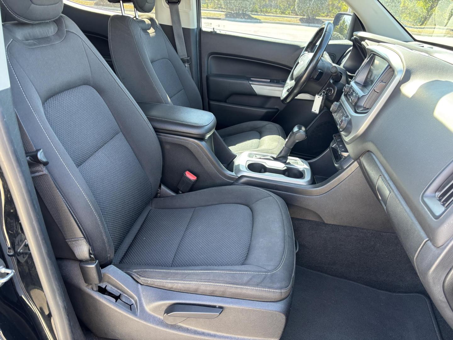 2018 BLACK /BLACK Chevrolet Colorado LT Crew Cab 4WD Long Box (1GCGTCEN7J1) with an 3.6L V6 DOHC 24V GAS engine, 6A transmission, located at 11170 Summerlin Square Dr., Fort Myers Beach, FL, 33931, (239) 999-7777, 26.493546, -81.941628 - Carfax 1 Owner - Photo#17