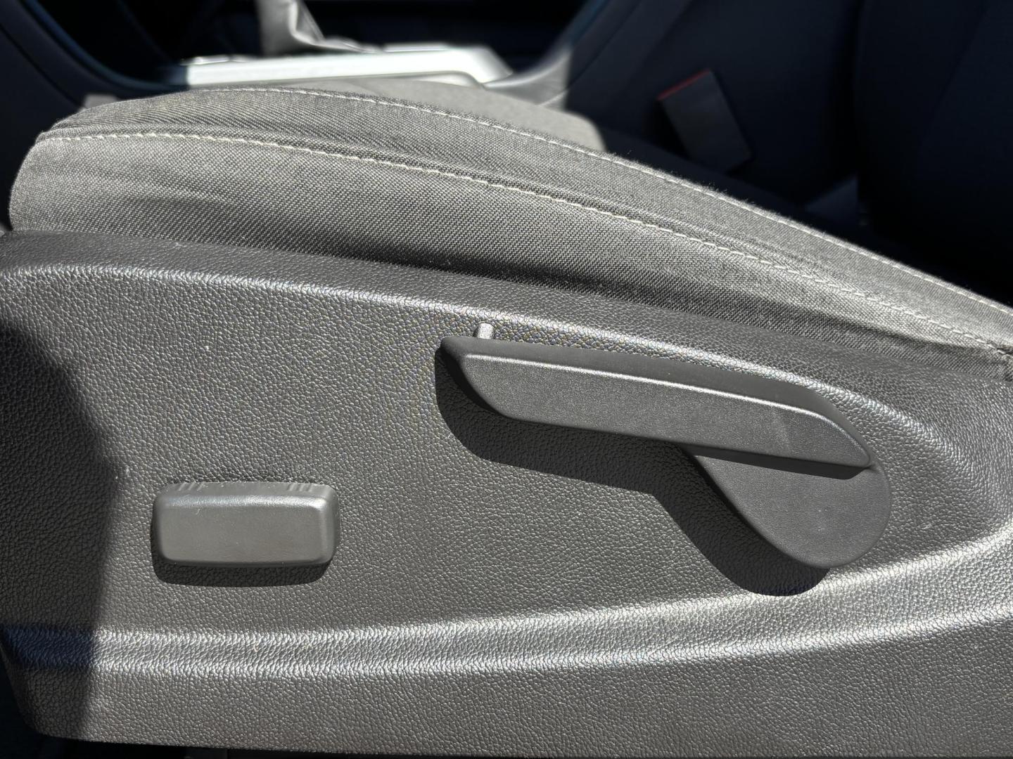 2018 BLACK /BLACK Chevrolet Colorado LT Crew Cab 4WD Long Box (1GCGTCEN7J1) with an 3.6L V6 DOHC 24V GAS engine, 6A transmission, located at 11170 Summerlin Square Dr., Fort Myers Beach, FL, 33931, (239) 999-7777, 26.493546, -81.941628 - Carfax 1 Owner - Photo#11