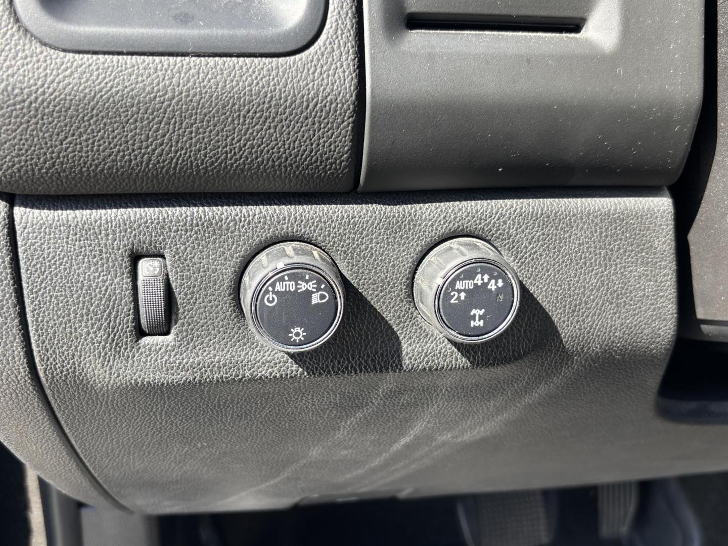 2018 BLACK /BLACK Chevrolet Colorado LT Crew Cab 4WD Long Box (1GCGTCEN7J1) with an 3.6L V6 DOHC 24V GAS engine, 6A transmission, located at 11170 Summerlin Square Dr., Fort Myers Beach, FL, 33931, (239) 999-7777, 26.493546, -81.941628 - Carfax 1 Owner - Photo#23