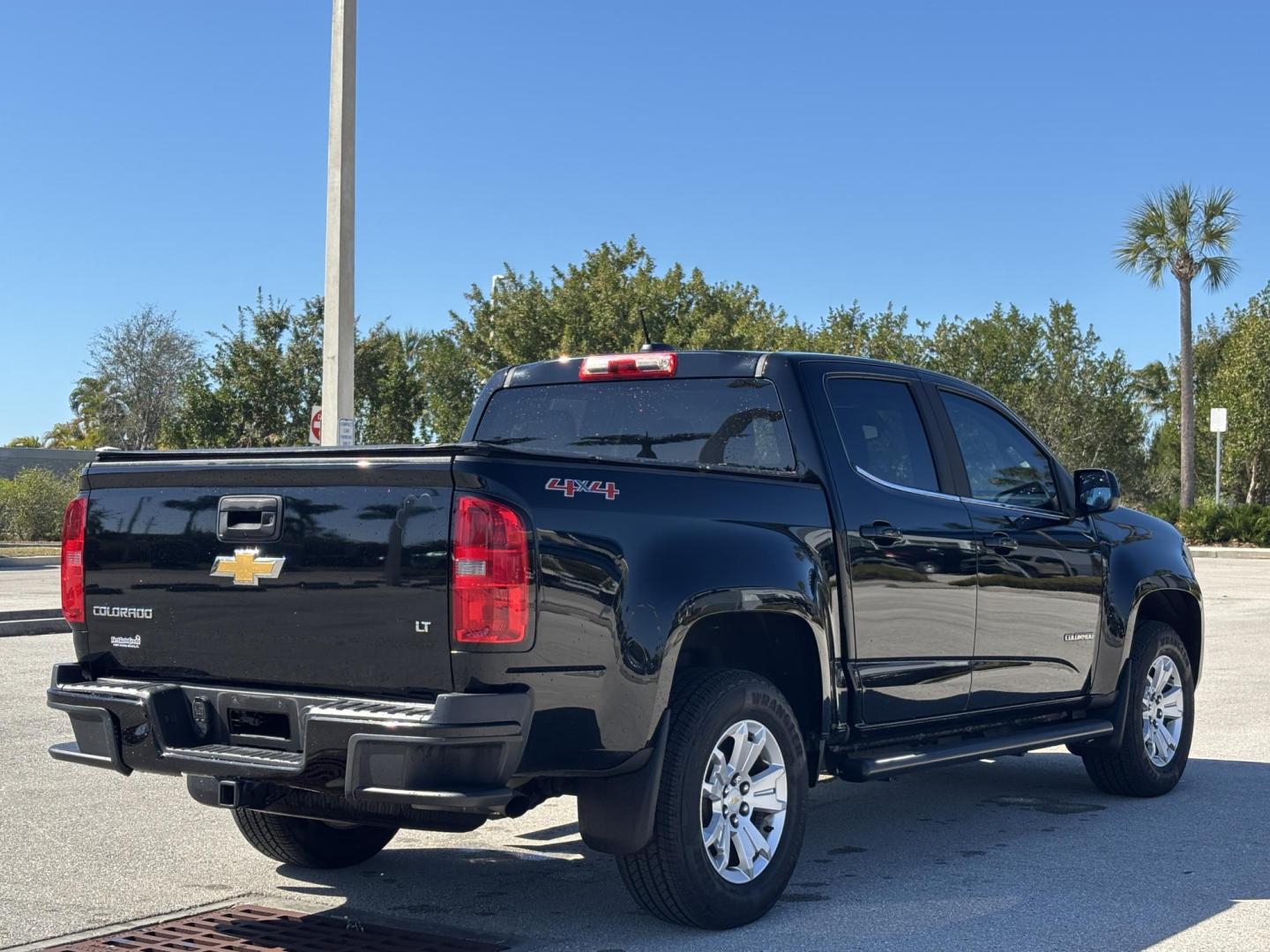 2018 BLACK /BLACK Chevrolet Colorado LT Crew Cab 4WD Long Box (1GCGTCEN7J1) with an 3.6L V6 DOHC 24V GAS engine, 6A transmission, located at 11170 Summerlin Square Dr., Fort Myers Beach, FL, 33931, (239) 999-7777, 26.493546, -81.941628 - Carfax 1 Owner - Photo#7