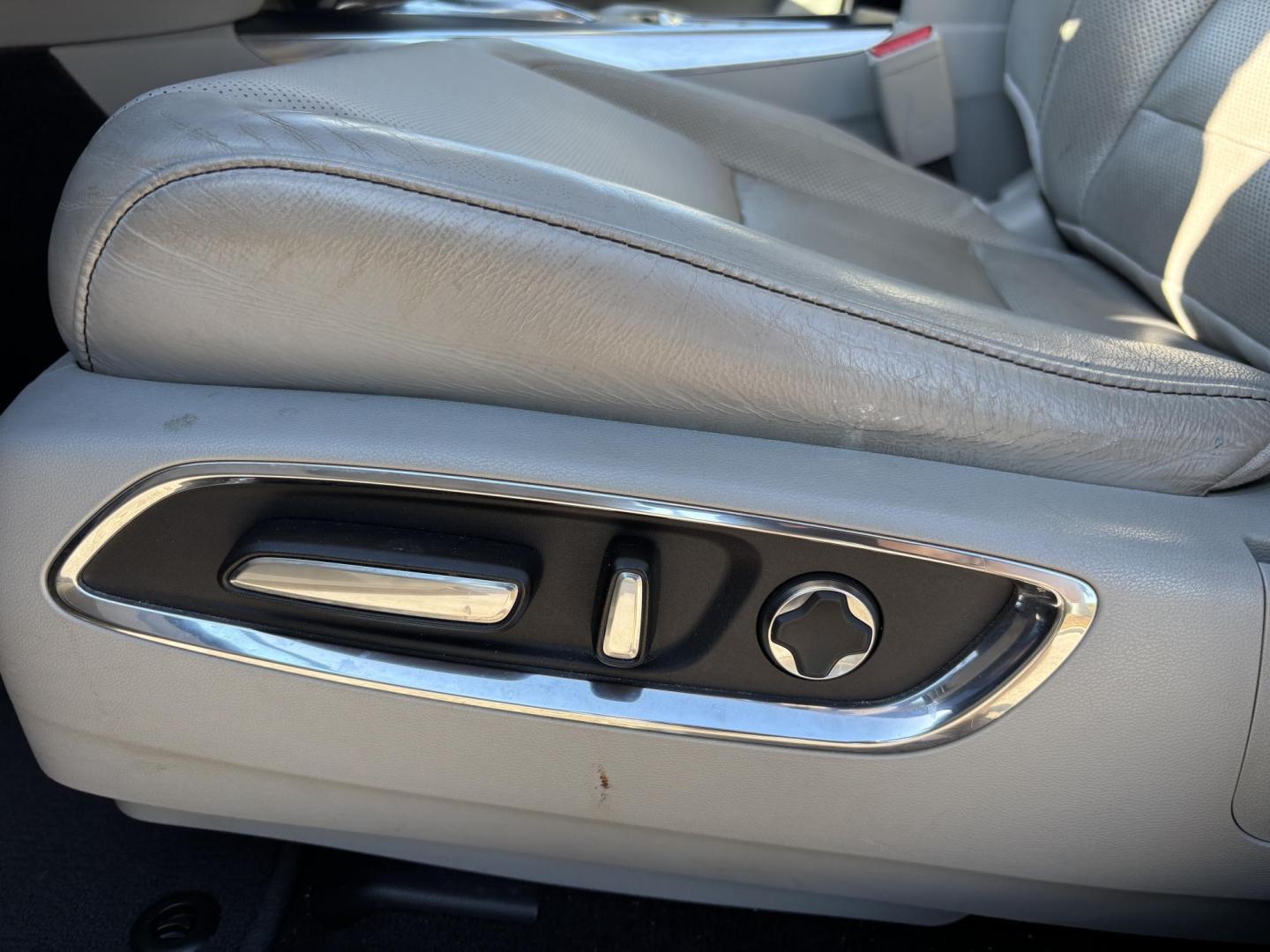 2019 BLUE /LIGHT GRAY LEATHER Acura MDX 9-Spd AT w/Tech Package (5J8YD3H56KL) with an 3.5L V6 SOHC 24V engine, 9A transmission, located at 11170 Summerlin Square Dr., Fort Myers Beach, FL, 33931, (239) 999-7777, 26.493546, -81.941628 - Photo#11