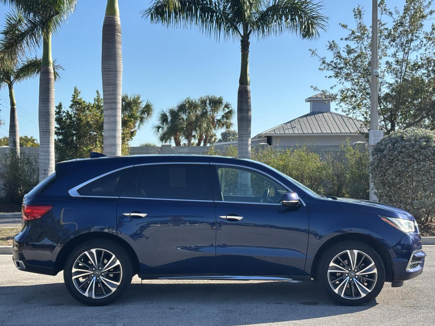 2019 BLUE /LIGHT GRAY LEATHER Acura MDX 9-Spd AT w/Tech Package (5J8YD3H56KL) with an 3.5L V6 SOHC 24V engine, 9A transmission, located at 11170 Summerlin Square Dr., Fort Myers Beach, FL, 33931, (239) 999-7777, 26.493546, -81.941628 - Photo#4