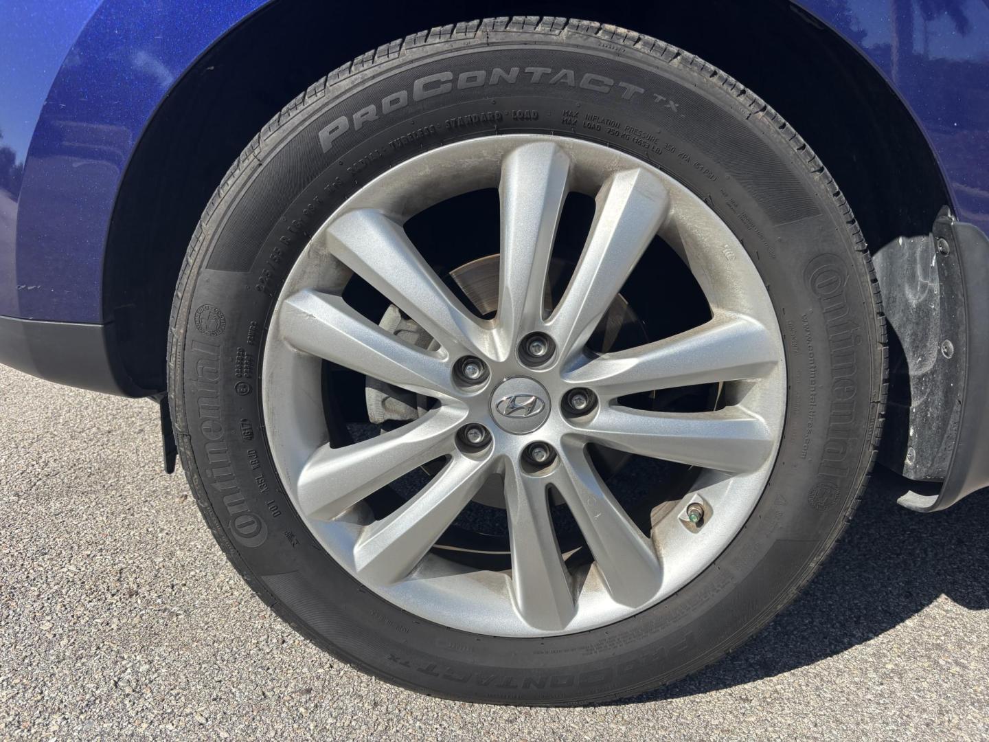 2011 BLUE /BLACK LEATHER Hyundai Tucson Limited 2WD (KM8JU3AC2BU) with an 2.4L L4 DOHC 16V engine, 6-Speed Automatic transmission, located at 11170 Summerlin Square Dr., Fort Myers Beach, FL, 33931, (239) 999-7777, 26.493546, -81.941628 - Photo#30