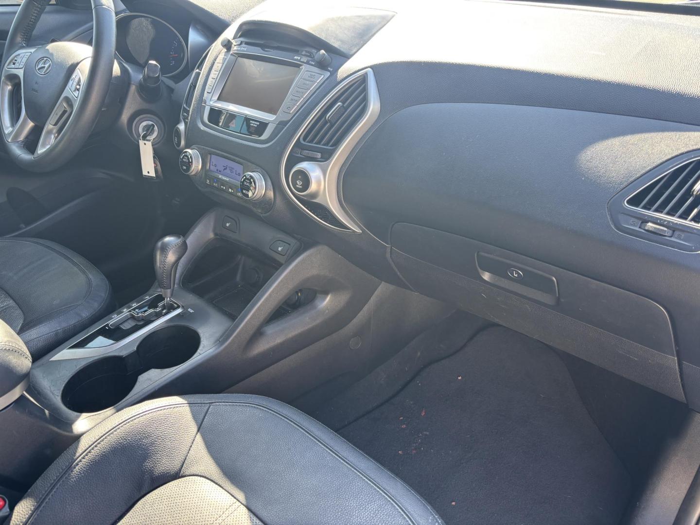 2011 BLUE /BLACK LEATHER Hyundai Tucson Limited 2WD (KM8JU3AC2BU) with an 2.4L L4 DOHC 16V engine, 6-Speed Automatic transmission, located at 11170 Summerlin Square Dr., Fort Myers Beach, FL, 33931, (239) 999-7777, 26.493546, -81.941628 - Photo#14