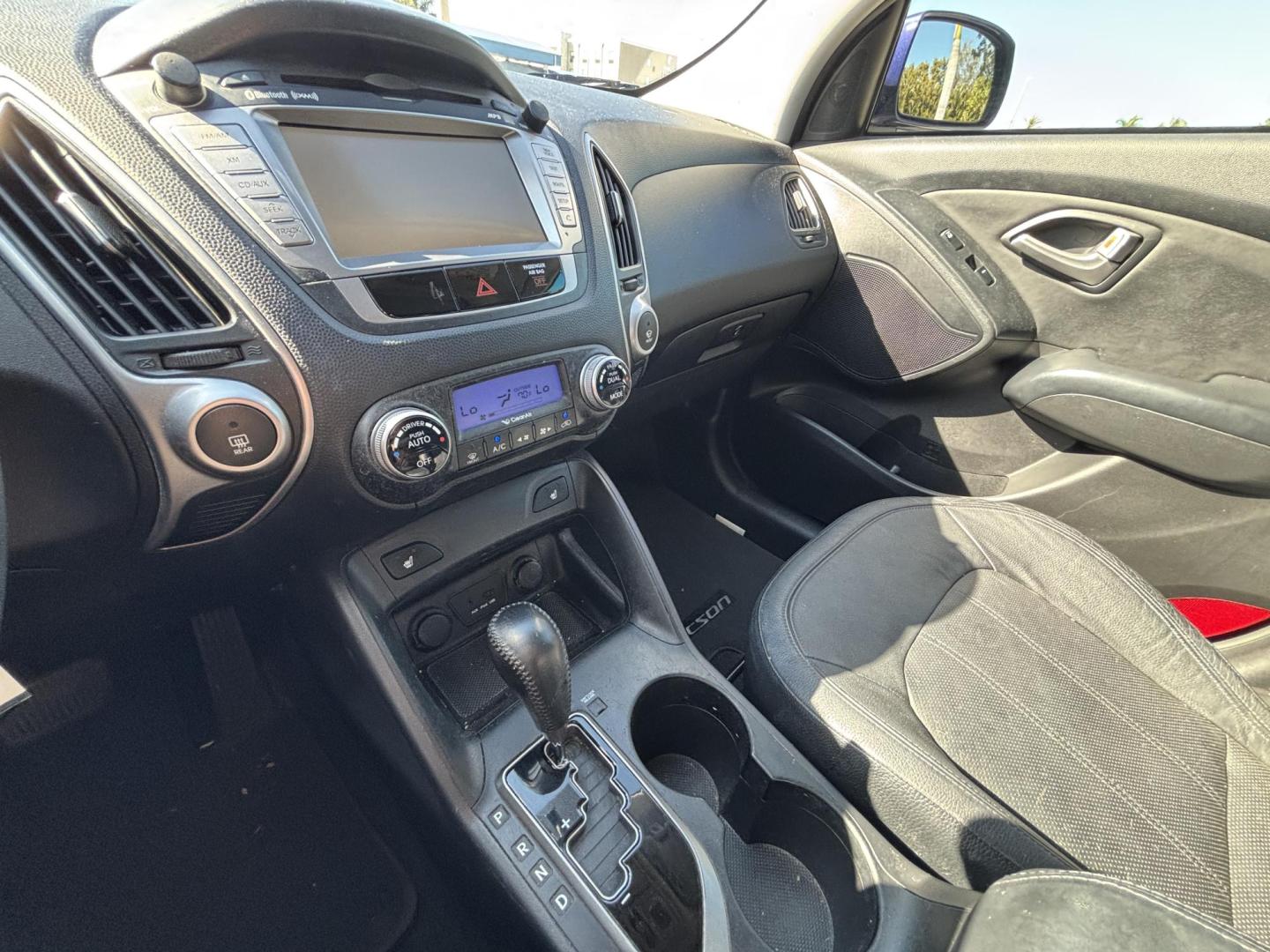 2011 BLUE /BLACK LEATHER Hyundai Tucson Limited 2WD (KM8JU3AC2BU) with an 2.4L L4 DOHC 16V engine, 6-Speed Automatic transmission, located at 11170 Summerlin Square Dr., Fort Myers Beach, FL, 33931, (239) 999-7777, 26.493546, -81.941628 - Photo#13