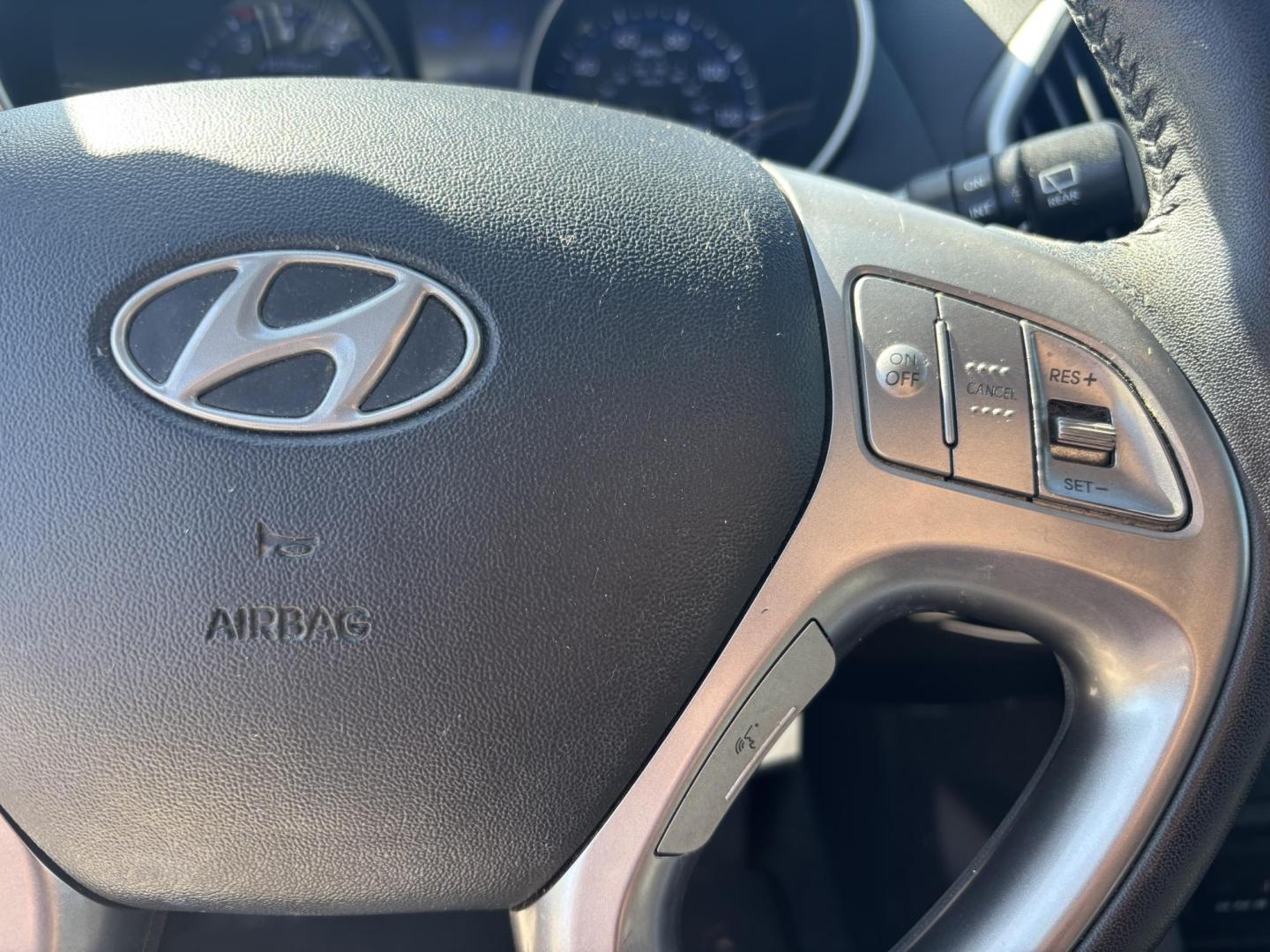 2011 BLUE /BLACK LEATHER Hyundai Tucson Limited 2WD (KM8JU3AC2BU) with an 2.4L L4 DOHC 16V engine, 6-Speed Automatic transmission, located at 11170 Summerlin Square Dr., Fort Myers Beach, FL, 33931, (239) 999-7777, 26.493546, -81.941628 - Photo#23