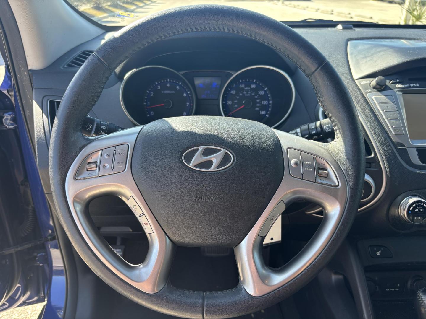 2011 BLUE /BLACK LEATHER Hyundai Tucson Limited 2WD (KM8JU3AC2BU) with an 2.4L L4 DOHC 16V engine, 6-Speed Automatic transmission, located at 11170 Summerlin Square Dr., Fort Myers Beach, FL, 33931, (239) 999-7777, 26.493546, -81.941628 - Photo#21