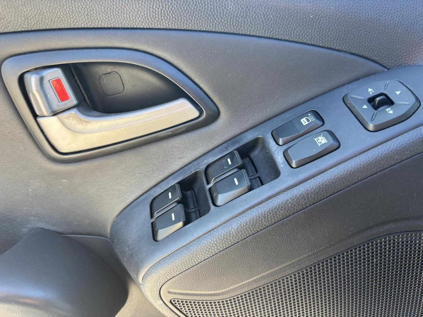 2011 BLUE /BLACK LEATHER Hyundai Tucson Limited 2WD (KM8JU3AC2BU) with an 2.4L L4 DOHC 16V engine, 6-Speed Automatic transmission, located at 11170 Summerlin Square Dr., Fort Myers Beach, FL, 33931, (239) 999-7777, 26.493546, -81.941628 - Photo#25