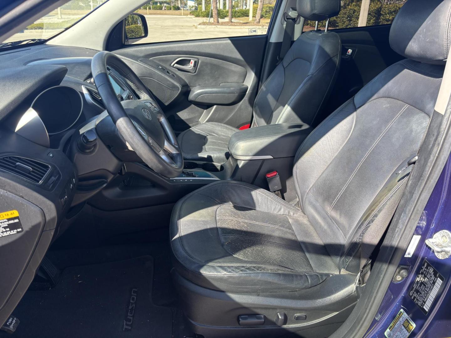 2011 BLUE /BLACK LEATHER Hyundai Tucson Limited 2WD (KM8JU3AC2BU) with an 2.4L L4 DOHC 16V engine, 6-Speed Automatic transmission, located at 11170 Summerlin Square Dr., Fort Myers Beach, FL, 33931, (239) 999-7777, 26.493546, -81.941628 - Photo#11