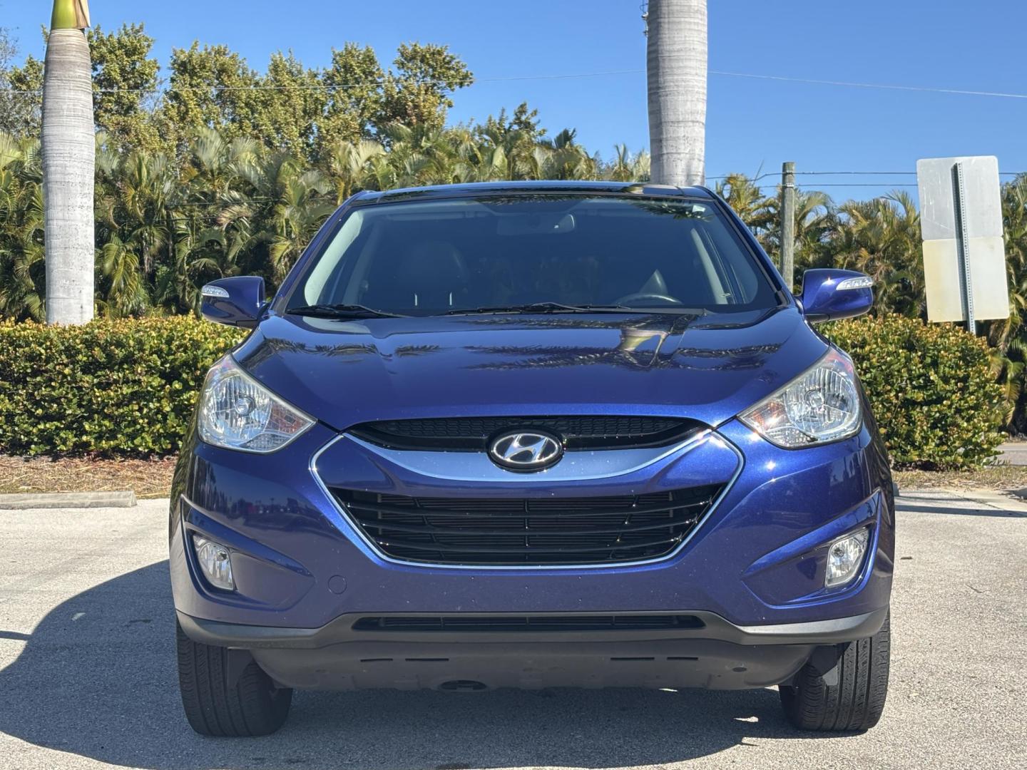 2011 BLUE /BLACK LEATHER Hyundai Tucson Limited 2WD (KM8JU3AC2BU) with an 2.4L L4 DOHC 16V engine, 6-Speed Automatic transmission, located at 11170 Summerlin Square Dr., Fort Myers Beach, FL, 33931, (239) 999-7777, 26.493546, -81.941628 - Photo#2