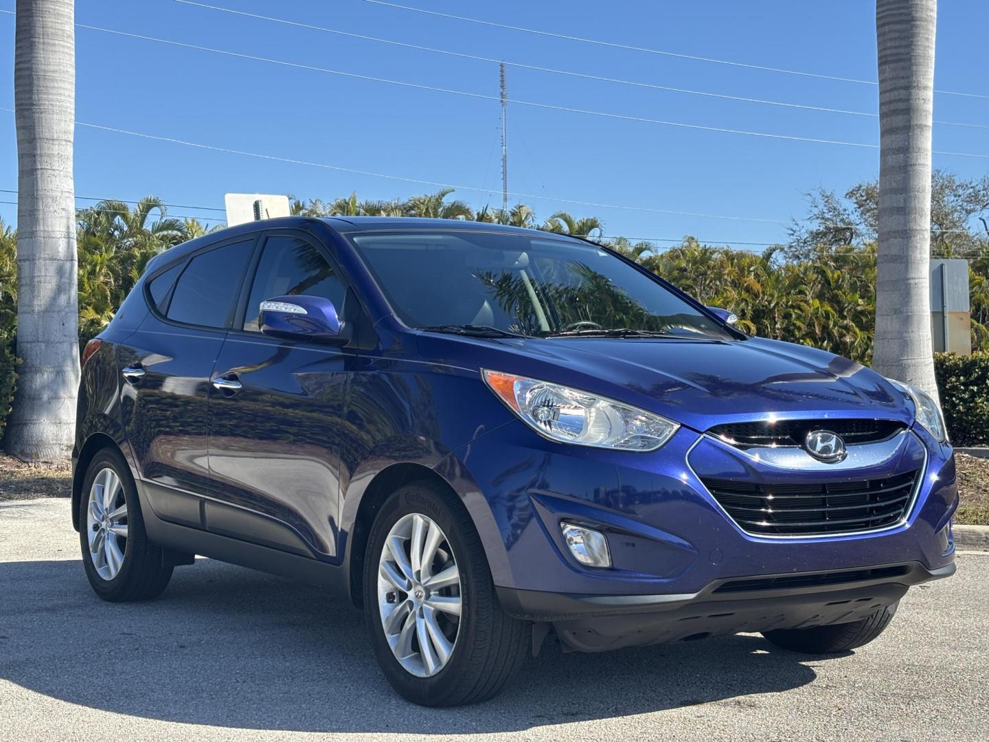 2011 BLUE /BLACK LEATHER Hyundai Tucson Limited 2WD (KM8JU3AC2BU) with an 2.4L L4 DOHC 16V engine, 6-Speed Automatic transmission, located at 11170 Summerlin Square Dr., Fort Myers Beach, FL, 33931, (239) 999-7777, 26.493546, -81.941628 - Photo#3