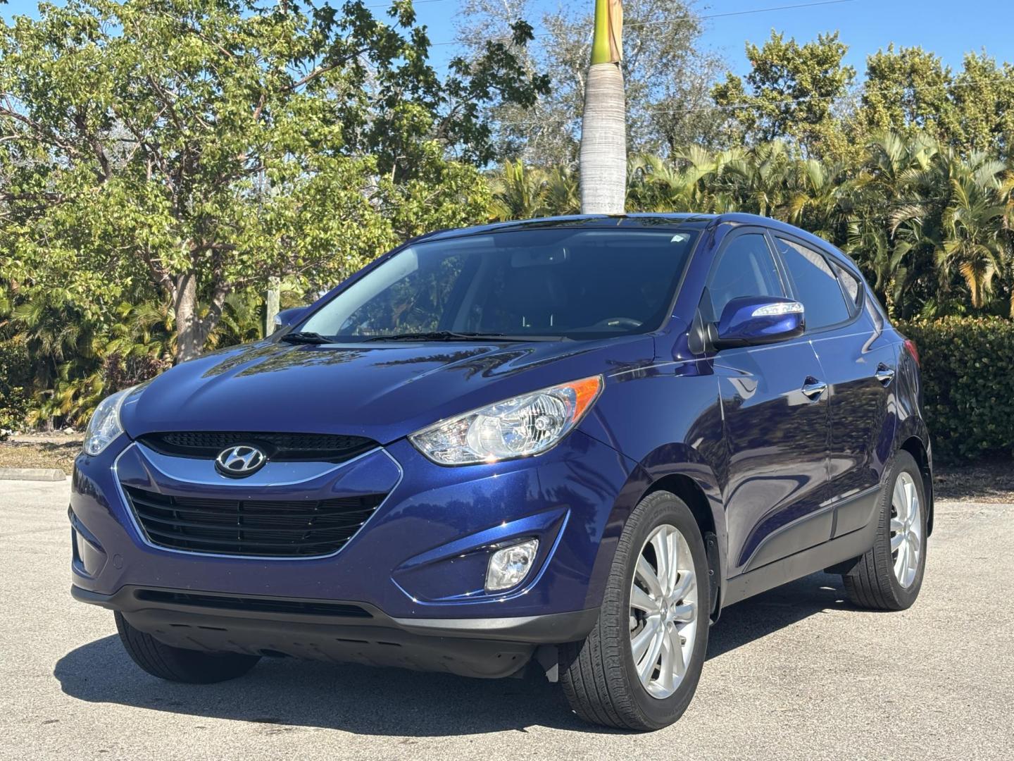 2011 BLUE /BLACK LEATHER Hyundai Tucson Limited 2WD (KM8JU3AC2BU) with an 2.4L L4 DOHC 16V engine, 6-Speed Automatic transmission, located at 11170 Summerlin Square Dr., Fort Myers Beach, FL, 33931, (239) 999-7777, 26.493546, -81.941628 - Photo#1