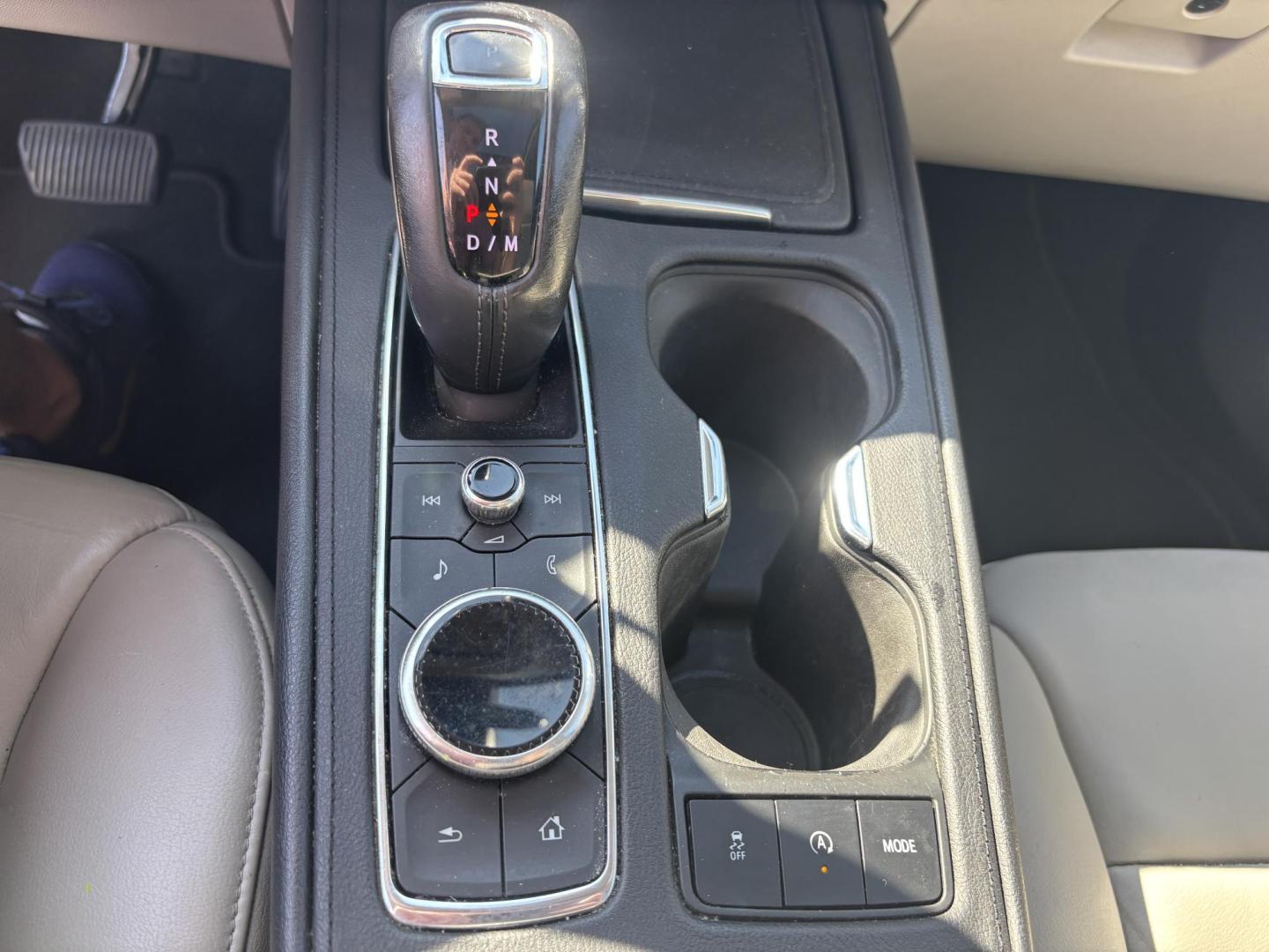 2019 WHITE /TAN LEATHER Cadillac XT4 Premium Luxury (1GYFZCR49KF) with an 2.0L L4 DOHC 16V engine, 9A transmission, located at 11170 Summerlin Square Dr., Fort Myers Beach, FL, 33931, (239) 999-7777, 26.493546, -81.941628 - Photo#20