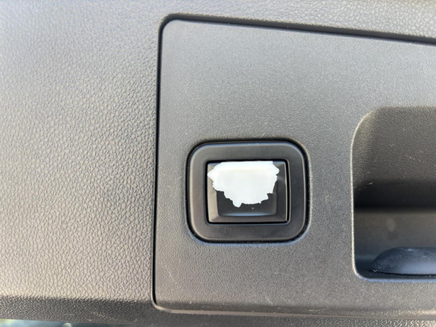 2019 WHITE /TAN LEATHER Cadillac XT4 Premium Luxury (1GYFZCR49KF) with an 2.0L L4 DOHC 16V engine, 9A transmission, located at 11170 Summerlin Square Dr., Fort Myers Beach, FL, 33931, (239) 999-7777, 26.493546, -81.941628 - Photo#28