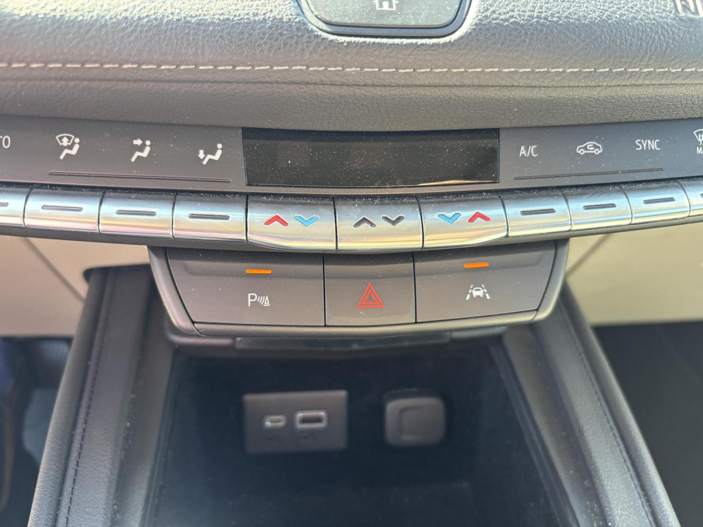 2019 WHITE /TAN LEATHER Cadillac XT4 Premium Luxury (1GYFZCR49KF) with an 2.0L L4 DOHC 16V engine, 9A transmission, located at 11170 Summerlin Square Dr., Fort Myers Beach, FL, 33931, (239) 999-7777, 26.493546, -81.941628 - Photo#15