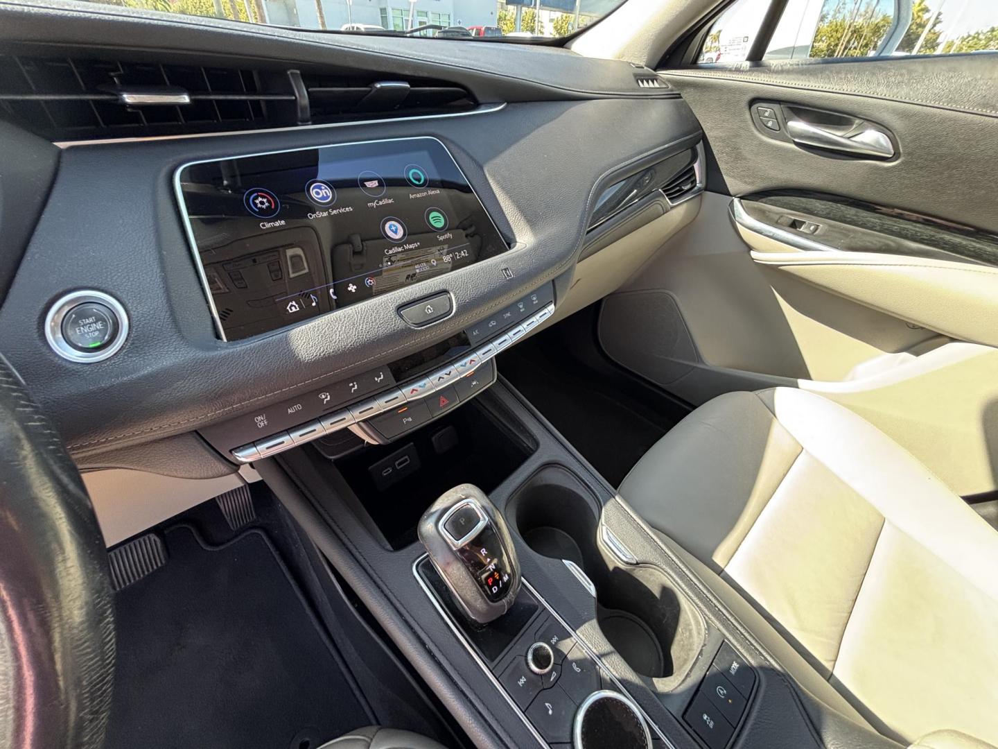 2019 WHITE /TAN LEATHER Cadillac XT4 Premium Luxury (1GYFZCR49KF) with an 2.0L L4 DOHC 16V engine, 9A transmission, located at 11170 Summerlin Square Dr., Fort Myers Beach, FL, 33931, (239) 999-7777, 26.493546, -81.941628 - Photo#11