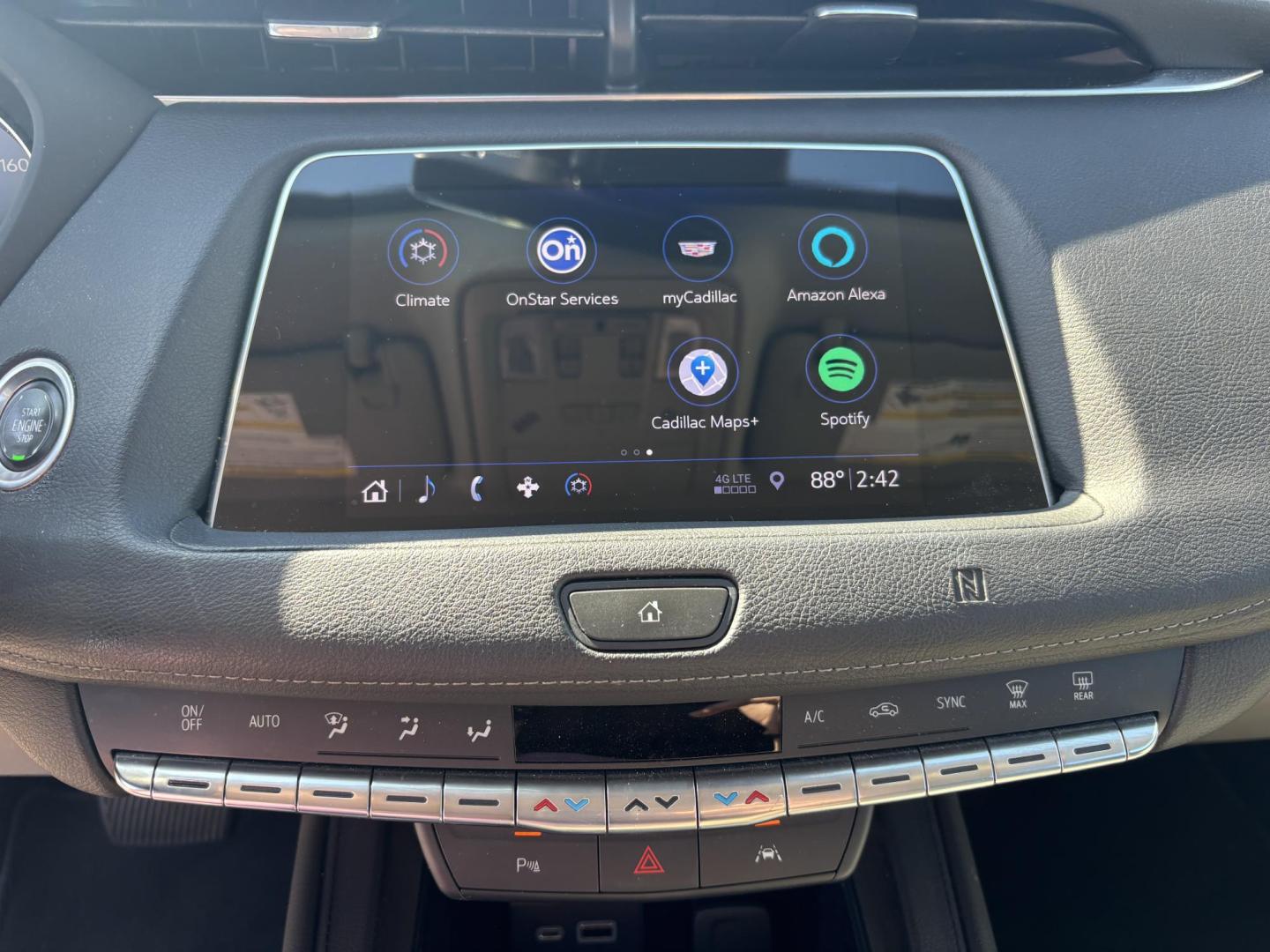 2019 WHITE /TAN LEATHER Cadillac XT4 Premium Luxury (1GYFZCR49KF) with an 2.0L L4 DOHC 16V engine, 9A transmission, located at 11170 Summerlin Square Dr., Fort Myers Beach, FL, 33931, (239) 999-7777, 26.493546, -81.941628 - Photo#14