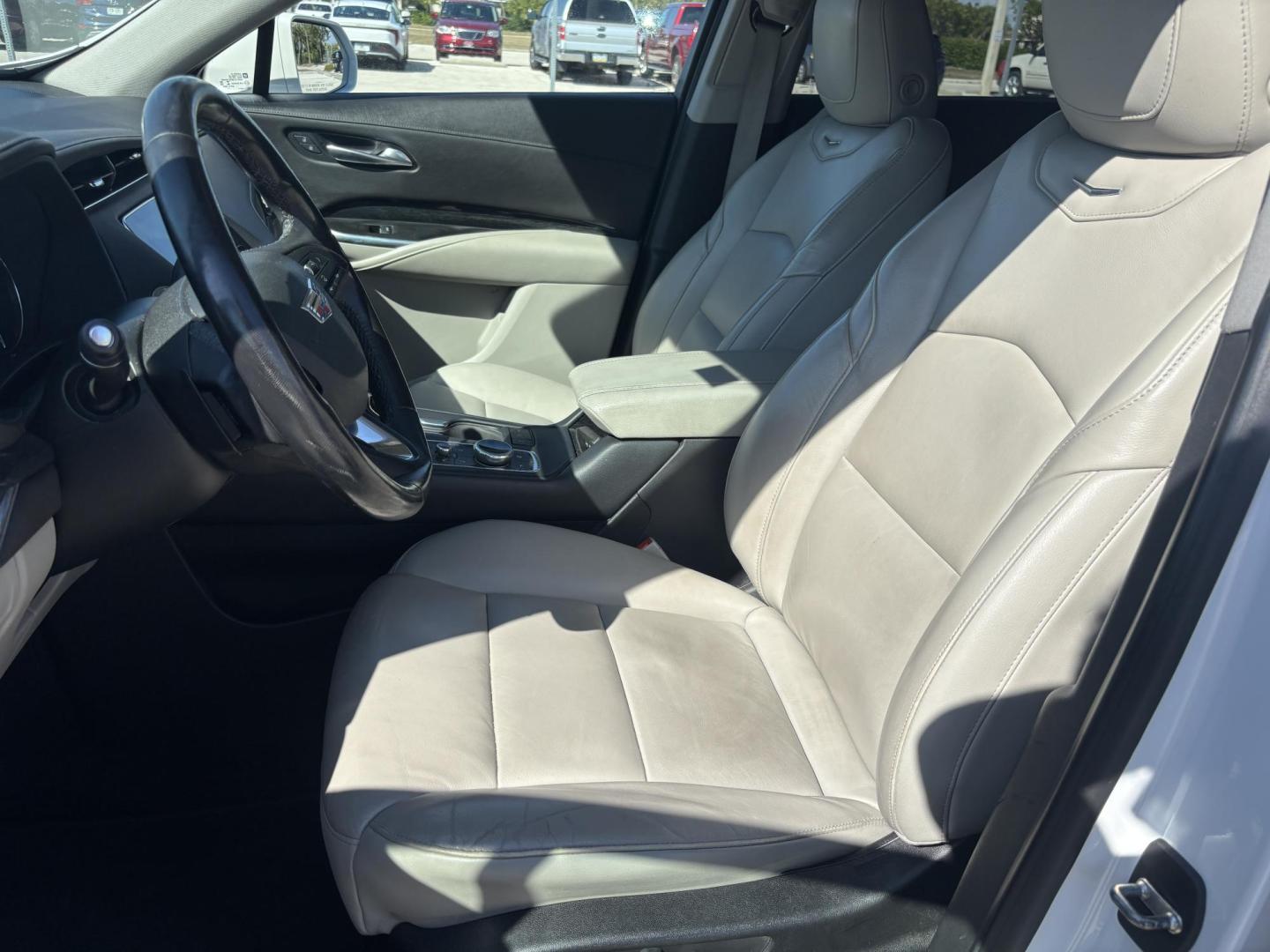 2019 WHITE /TAN LEATHER Cadillac XT4 Premium Luxury (1GYFZCR49KF) with an 2.0L L4 DOHC 16V engine, 9A transmission, located at 11170 Summerlin Square Dr., Fort Myers Beach, FL, 33931, (239) 999-7777, 26.493546, -81.941628 - Photo#10