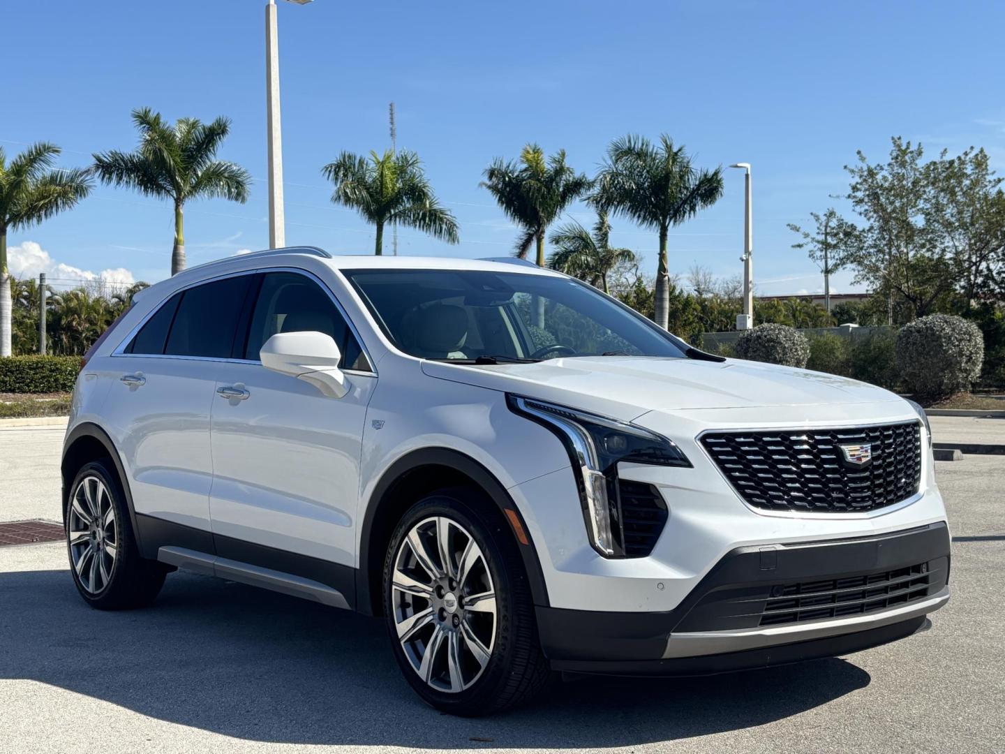 2019 WHITE /TAN LEATHER Cadillac XT4 Premium Luxury (1GYFZCR49KF) with an 2.0L L4 DOHC 16V engine, 9A transmission, located at 11170 Summerlin Square Dr., Fort Myers Beach, FL, 33931, (239) 999-7777, 26.493546, -81.941628 - Photo#3