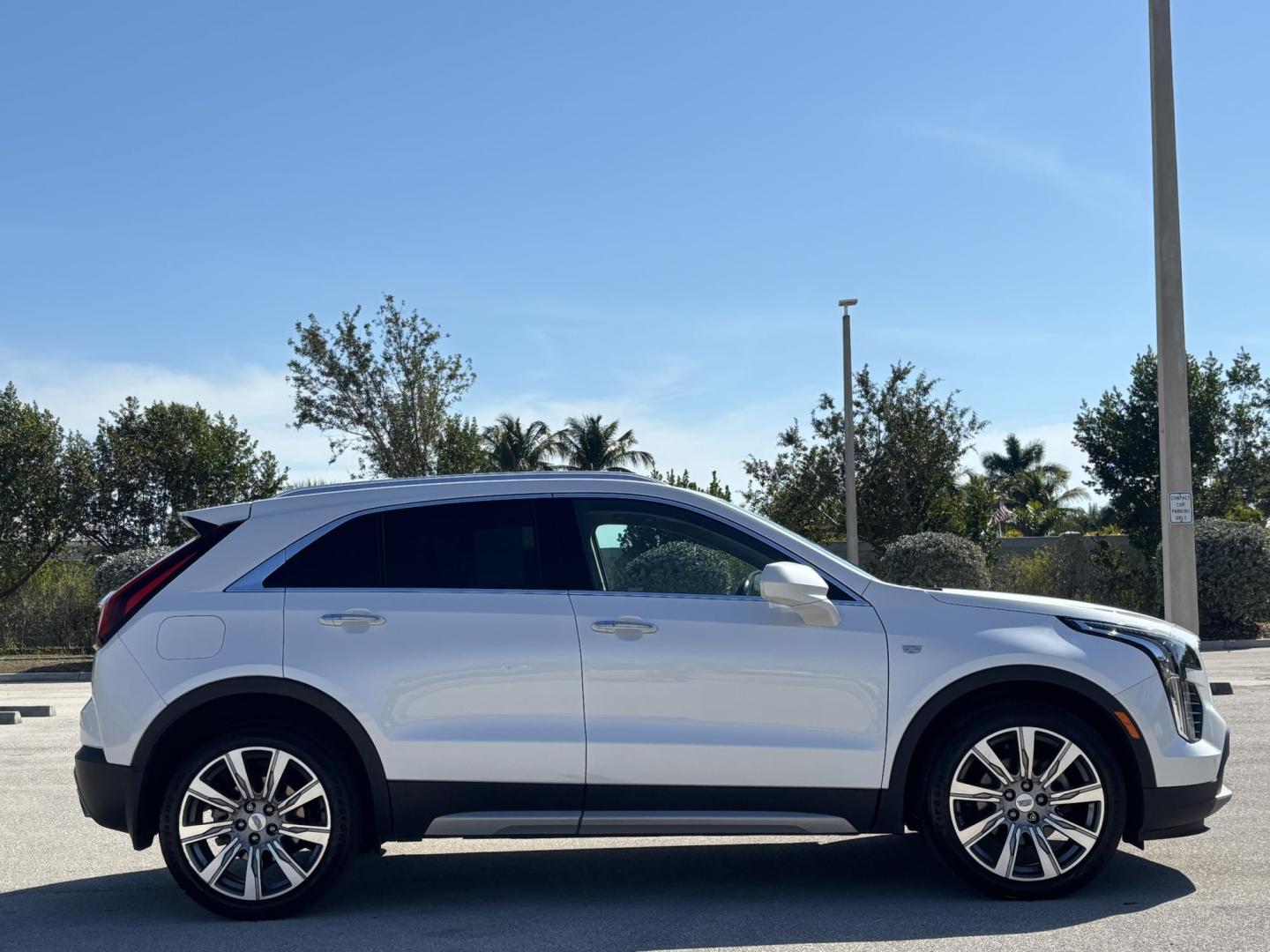 2019 WHITE /TAN LEATHER Cadillac XT4 Premium Luxury (1GYFZCR49KF) with an 2.0L L4 DOHC 16V engine, 9A transmission, located at 11170 Summerlin Square Dr., Fort Myers Beach, FL, 33931, (239) 999-7777, 26.493546, -81.941628 - Photo#4